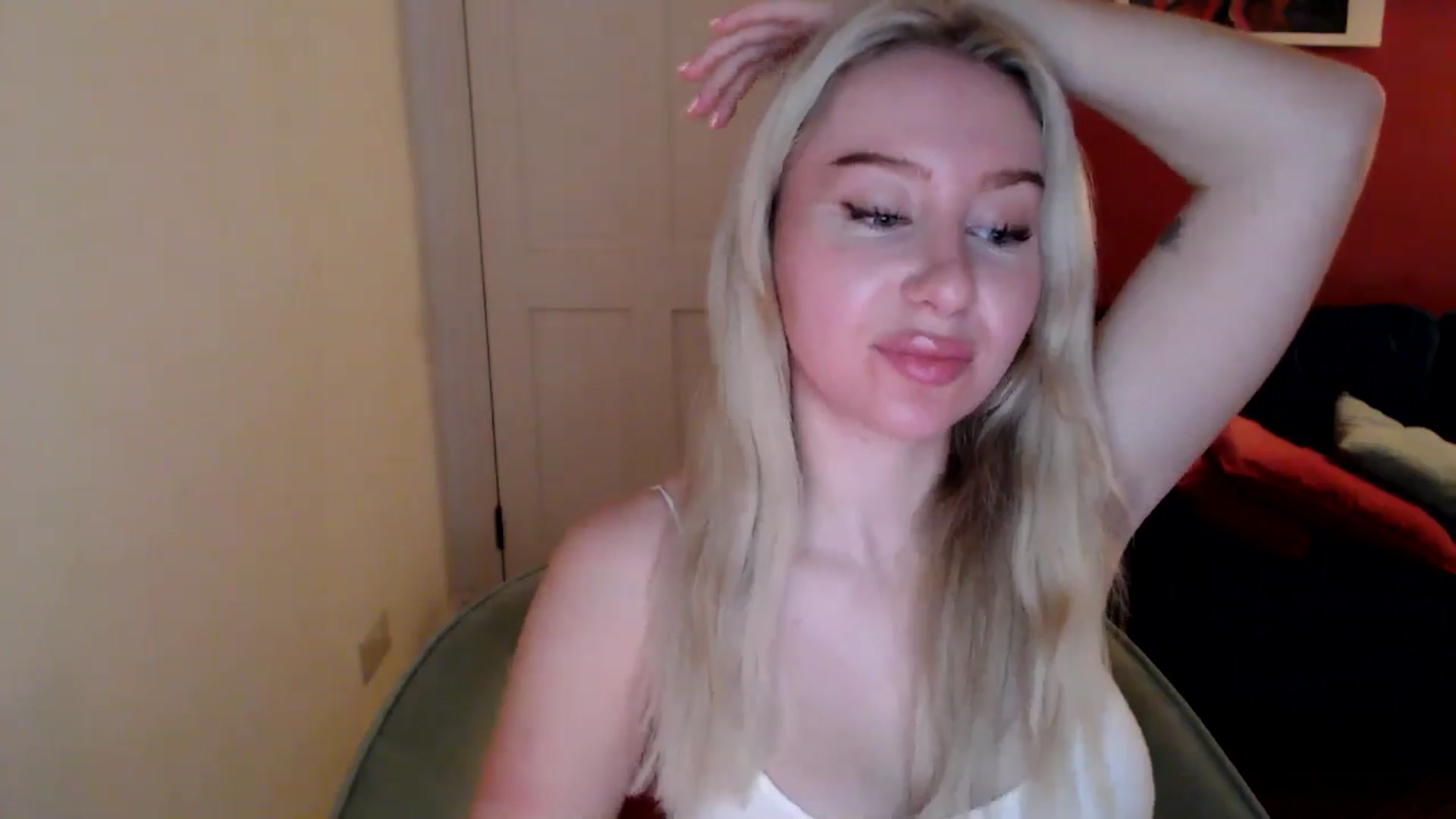 Gallery image thumbnail from PetiteAvax's myfreecams stream on, 12/22/2024, 22:00 image 6 of 20