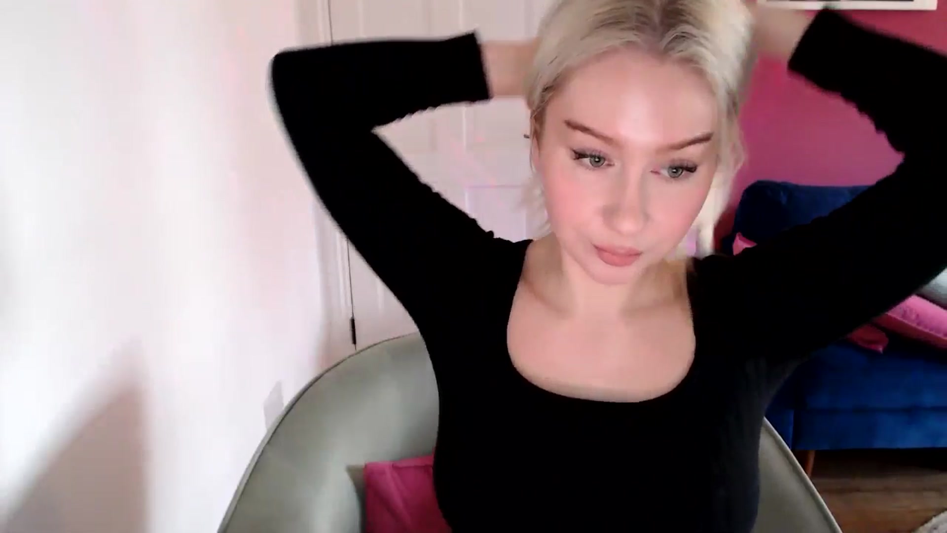 Gallery image thumbnail from PetiteAvax's myfreecams stream on, 12/23/2024, 10:07 image 12 of 20