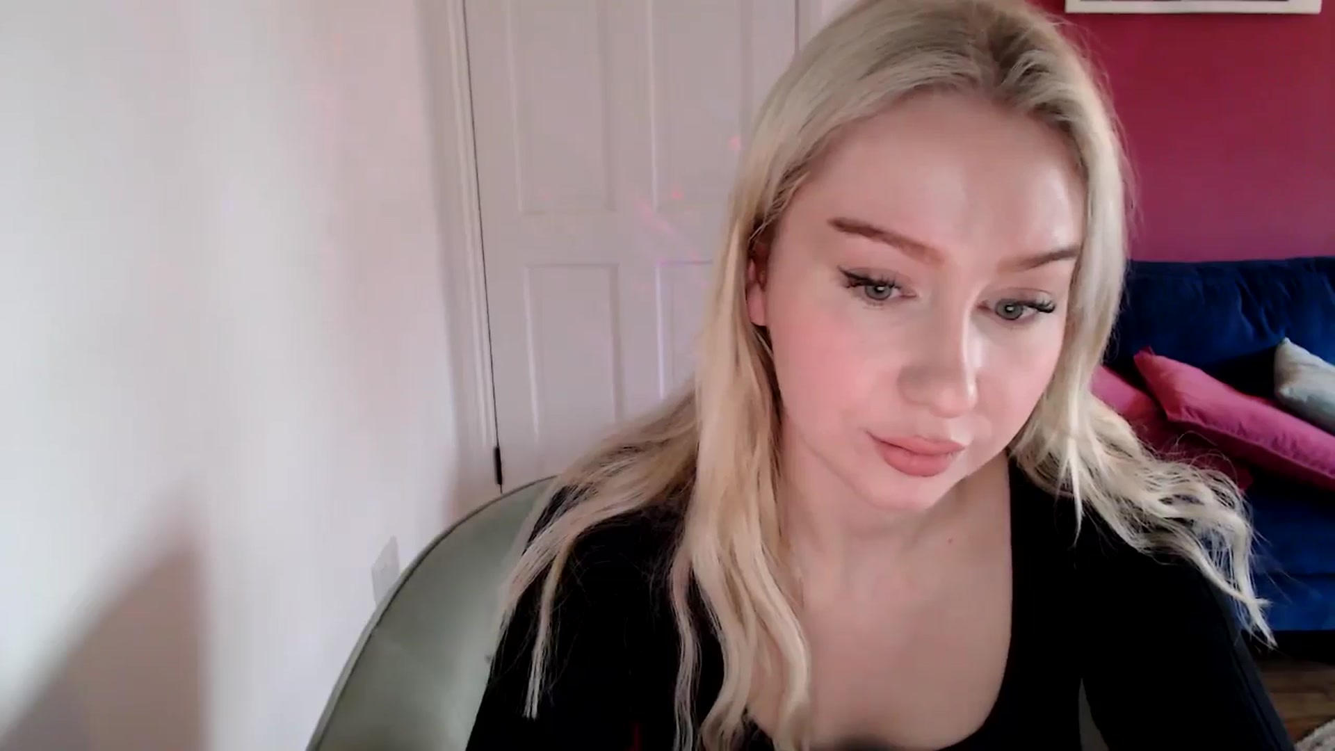 Gallery image thumbnail from PetiteAvax's myfreecams stream on, 12/23/2024, 10:07 image 13 of 20