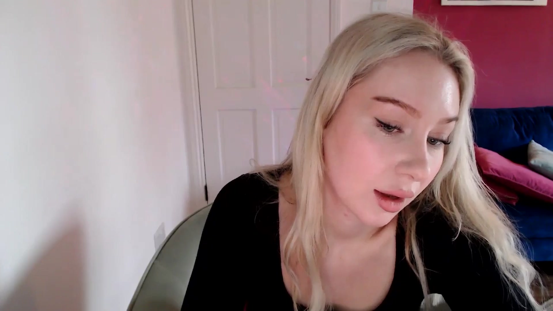 Gallery image thumbnail from PetiteAvax's myfreecams stream on, 12/23/2024, 10:07 image 10 of 20