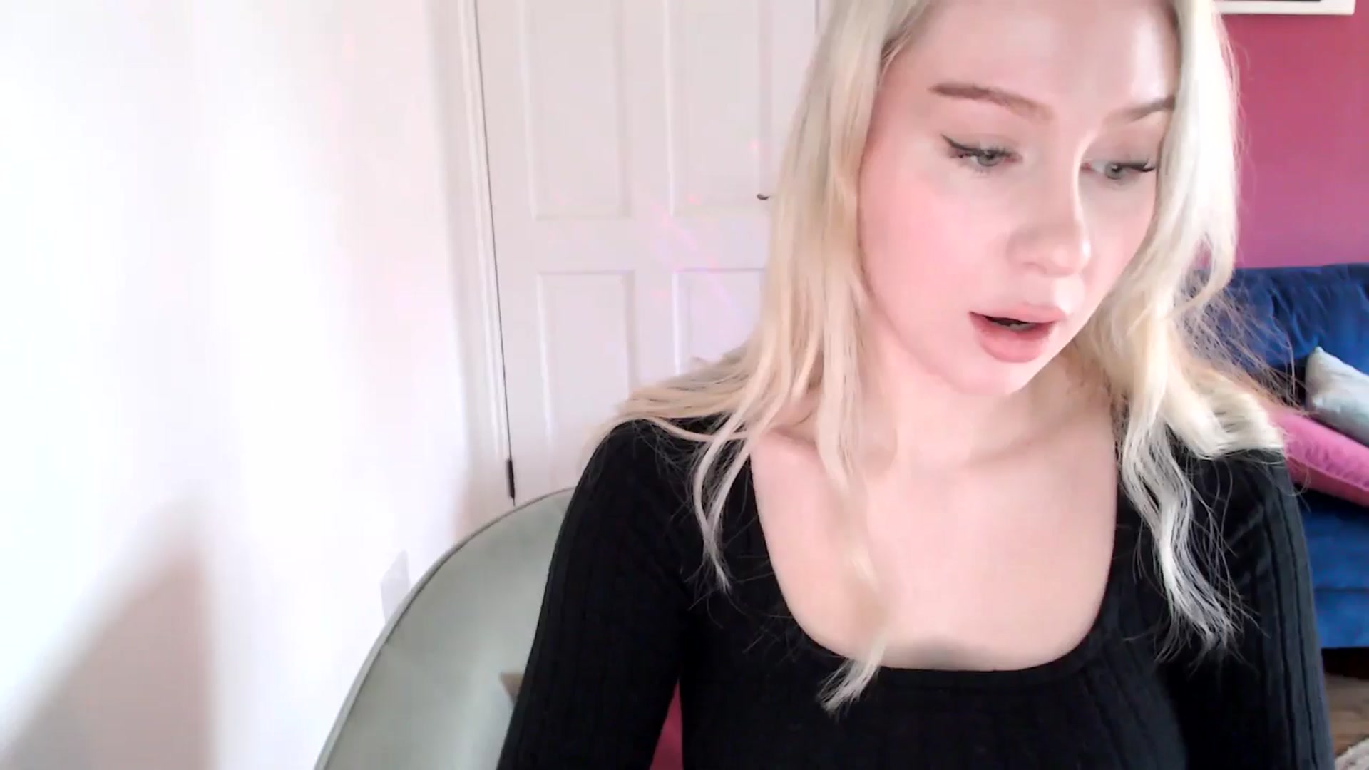 Gallery image thumbnail from PetiteAvax's myfreecams stream on, 12/23/2024, 10:07 image 6 of 20