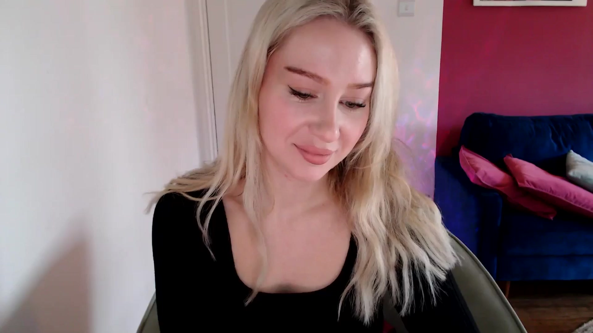 Gallery image thumbnail from PetiteAvax's myfreecams stream on, 12/23/2024, 10:07 image 7 of 20