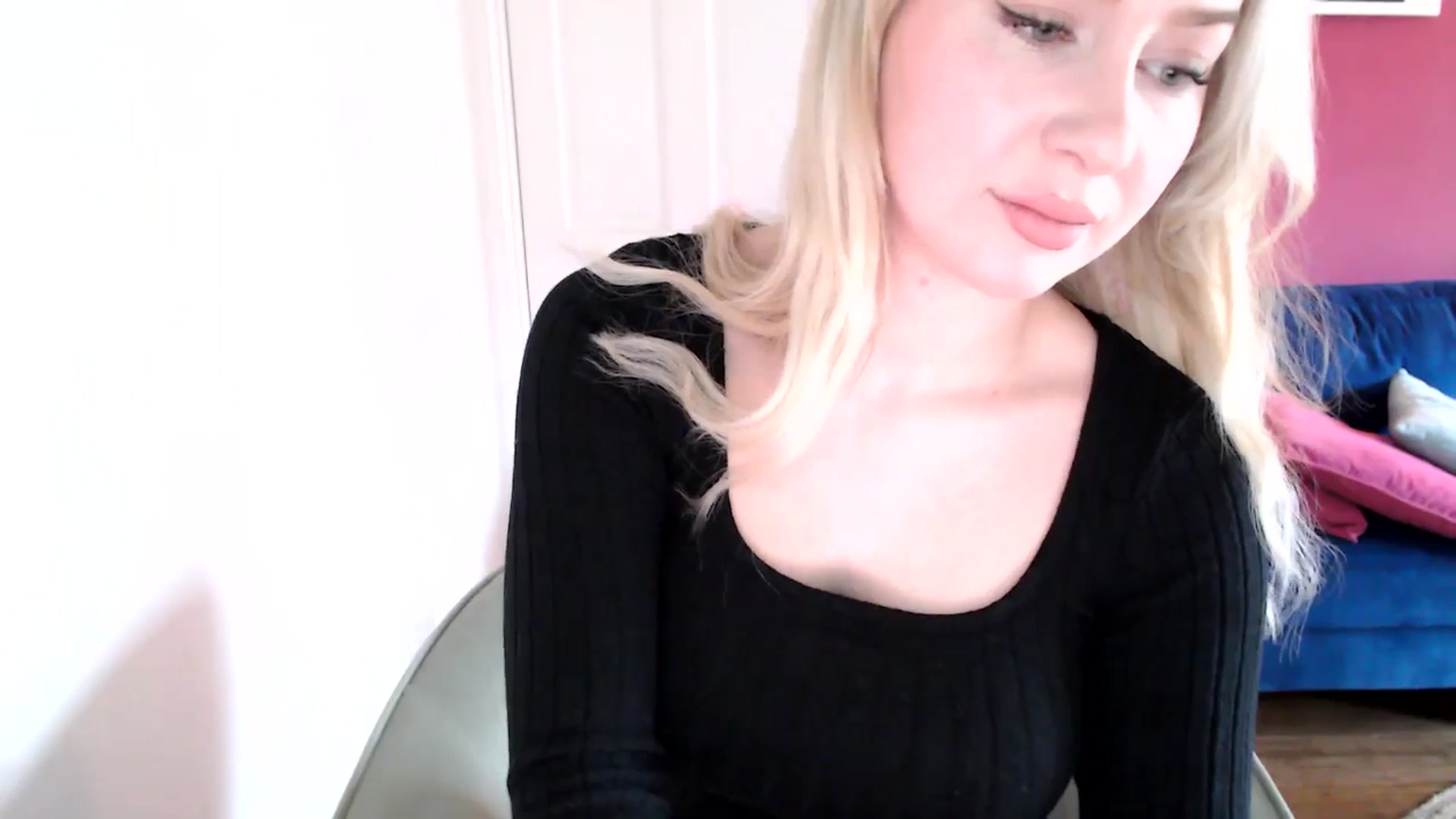 Gallery image thumbnail from PetiteAvax's myfreecams stream on, 12/23/2024, 10:07 image 5 of 20