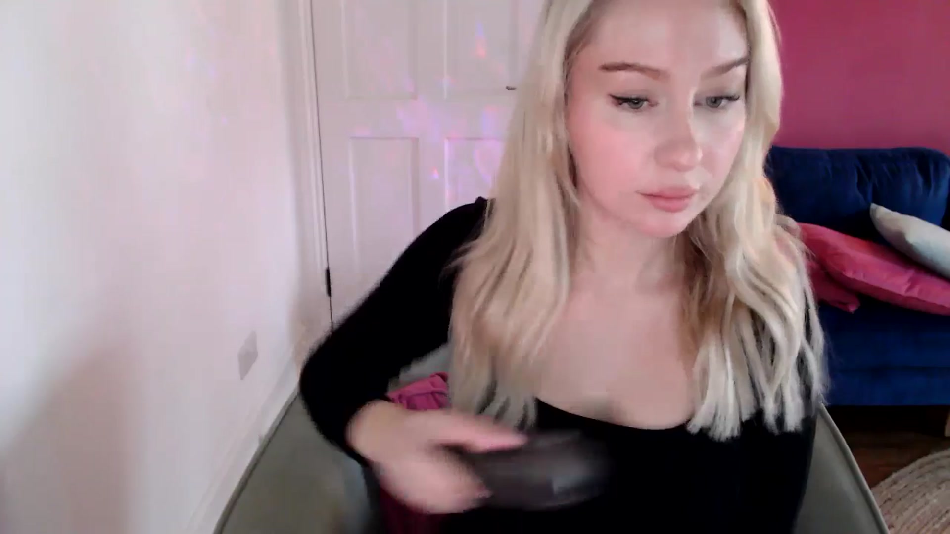 Gallery image thumbnail from PetiteAvax's myfreecams stream on, 12/23/2024, 12:59 image 5 of 20