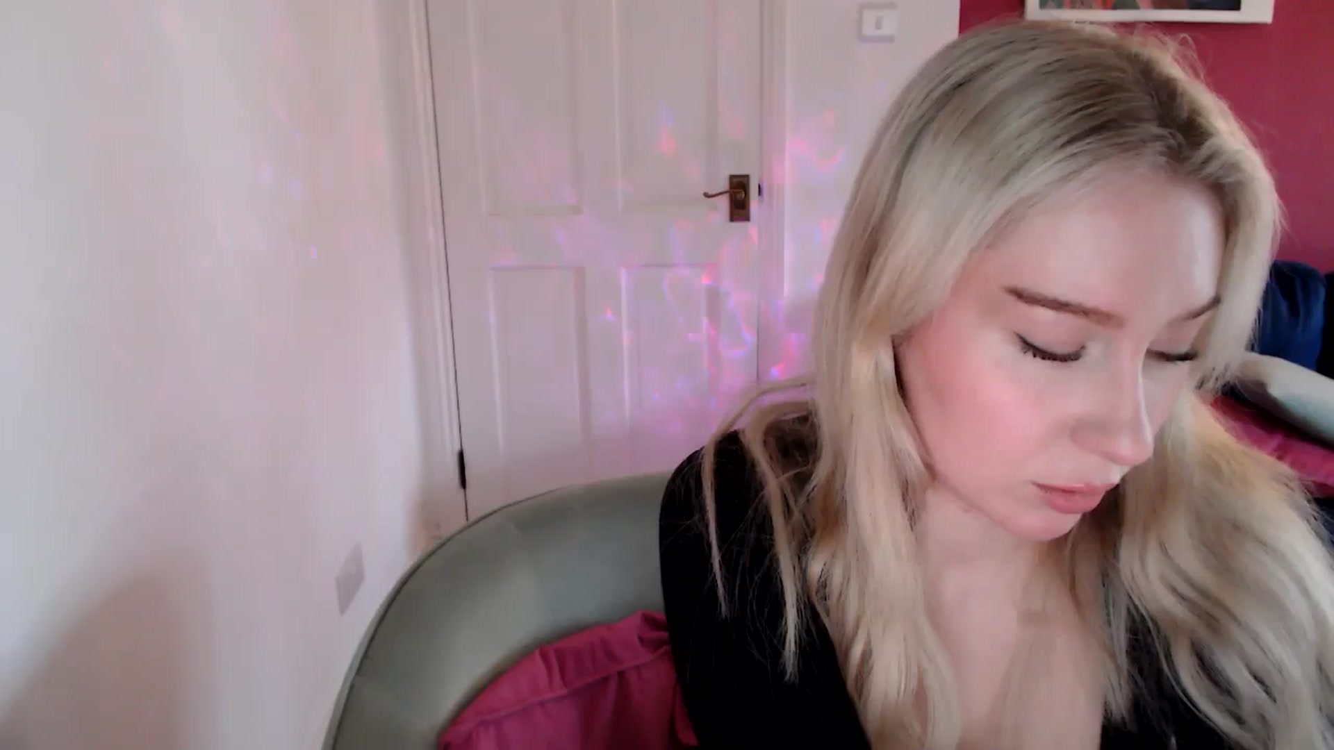 Gallery image thumbnail from PetiteAvax's myfreecams stream on, 12/23/2024, 12:59 image 18 of 20
