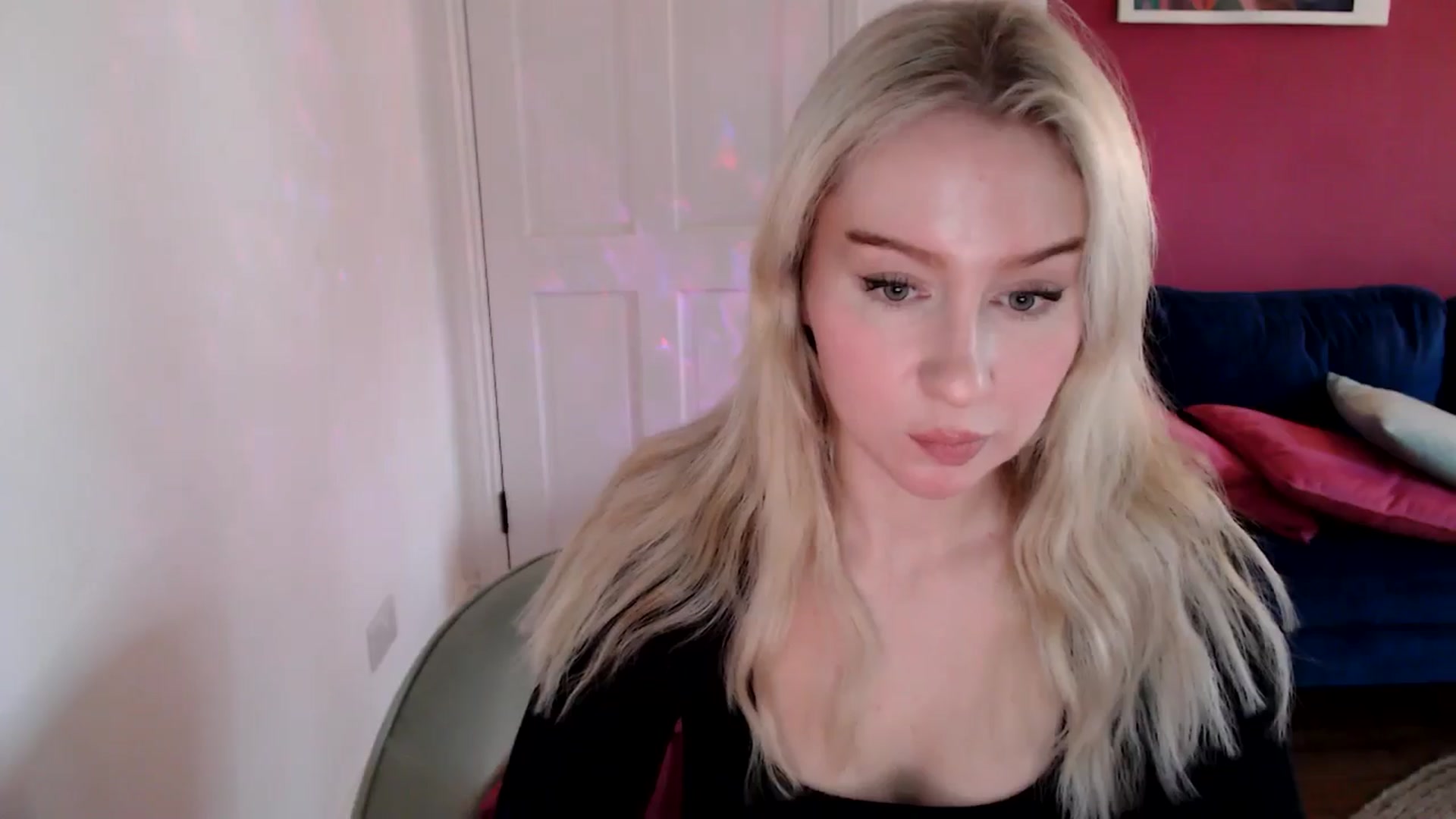 Gallery image thumbnail from PetiteAvax's myfreecams stream on, 12/23/2024, 12:59 image 17 of 20