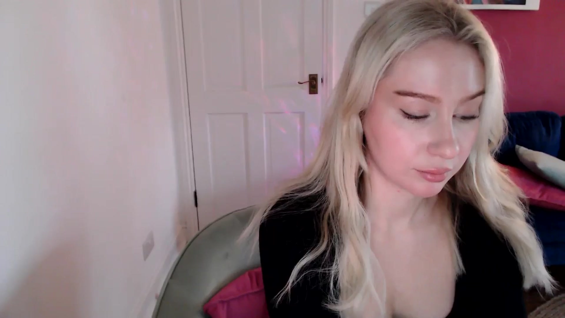 Gallery image thumbnail from PetiteAvax's myfreecams stream on, 12/23/2024, 13:20 image 4 of 20