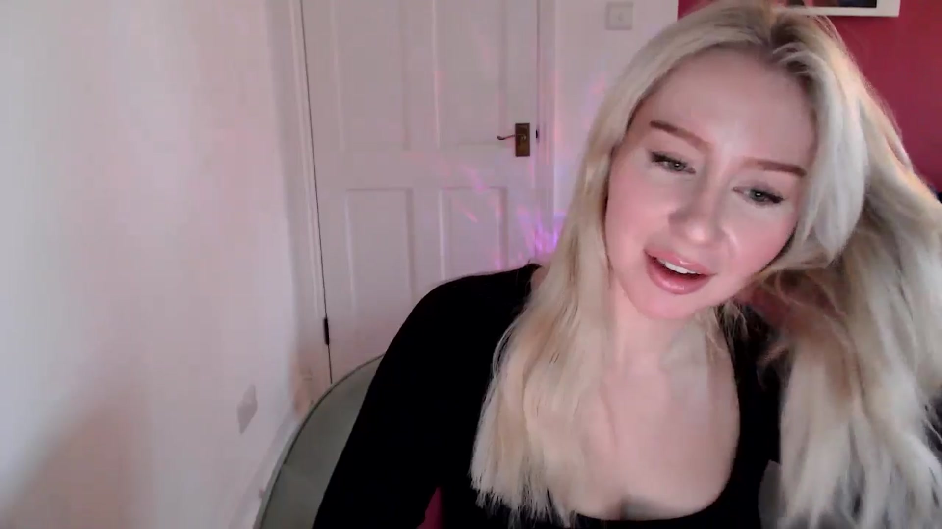 Gallery image thumbnail from PetiteAvax's myfreecams stream on, 12/23/2024, 13:20 image 7 of 20