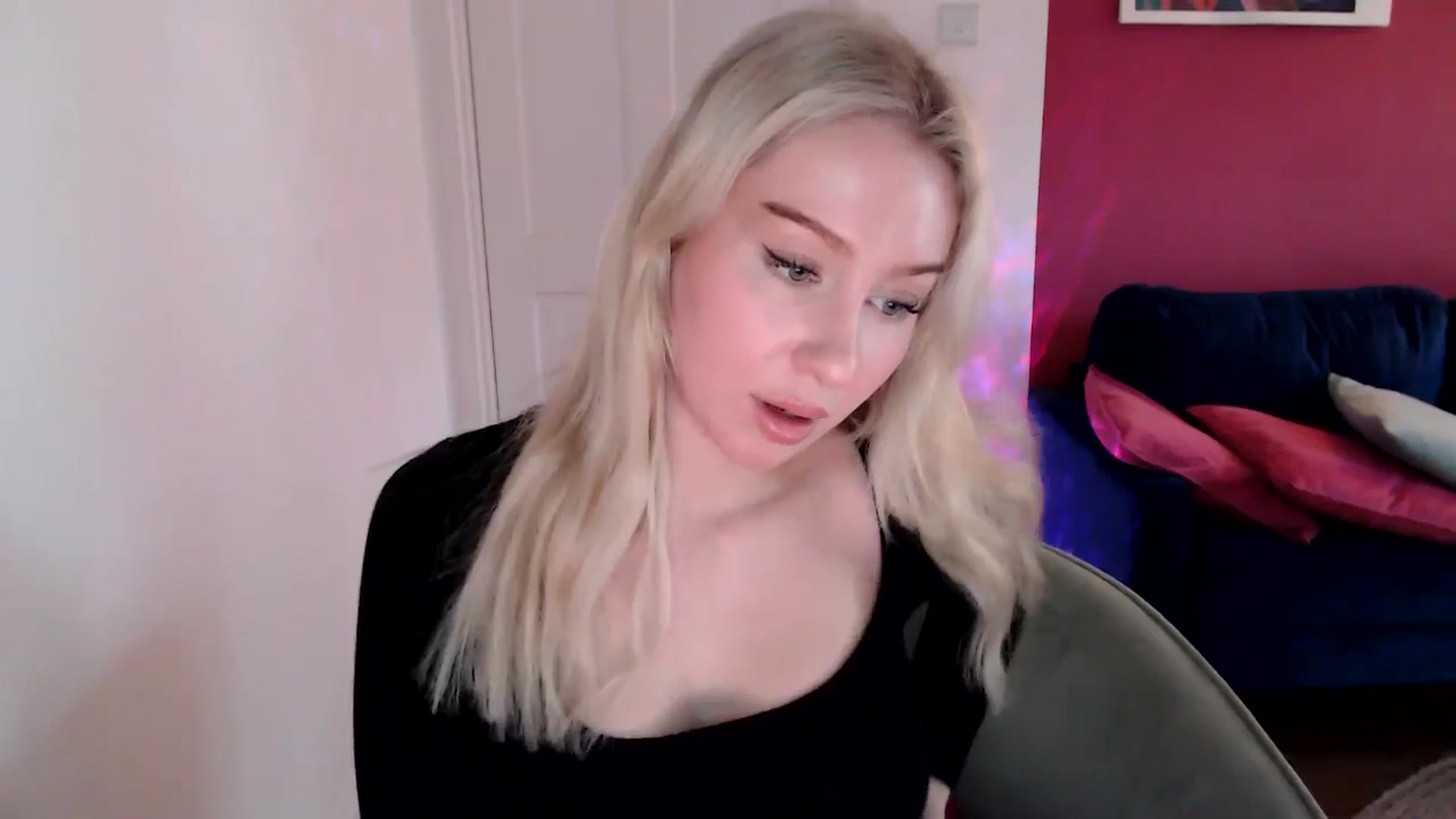 Gallery image thumbnail from PetiteAvax's myfreecams stream on, 12/23/2024, 13:20 image 9 of 20