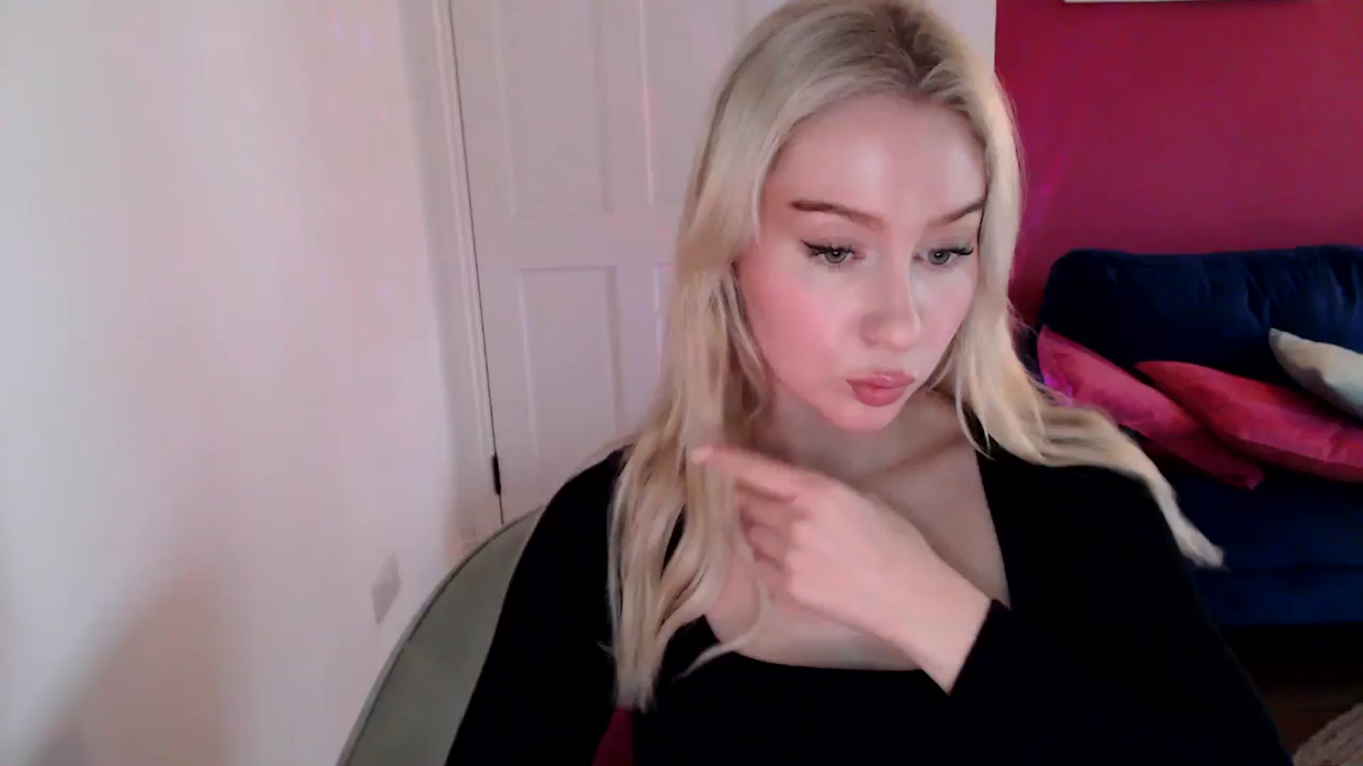 Gallery image thumbnail from PetiteAvax's myfreecams stream on, 12/23/2024, 13:20 image 16 of 20