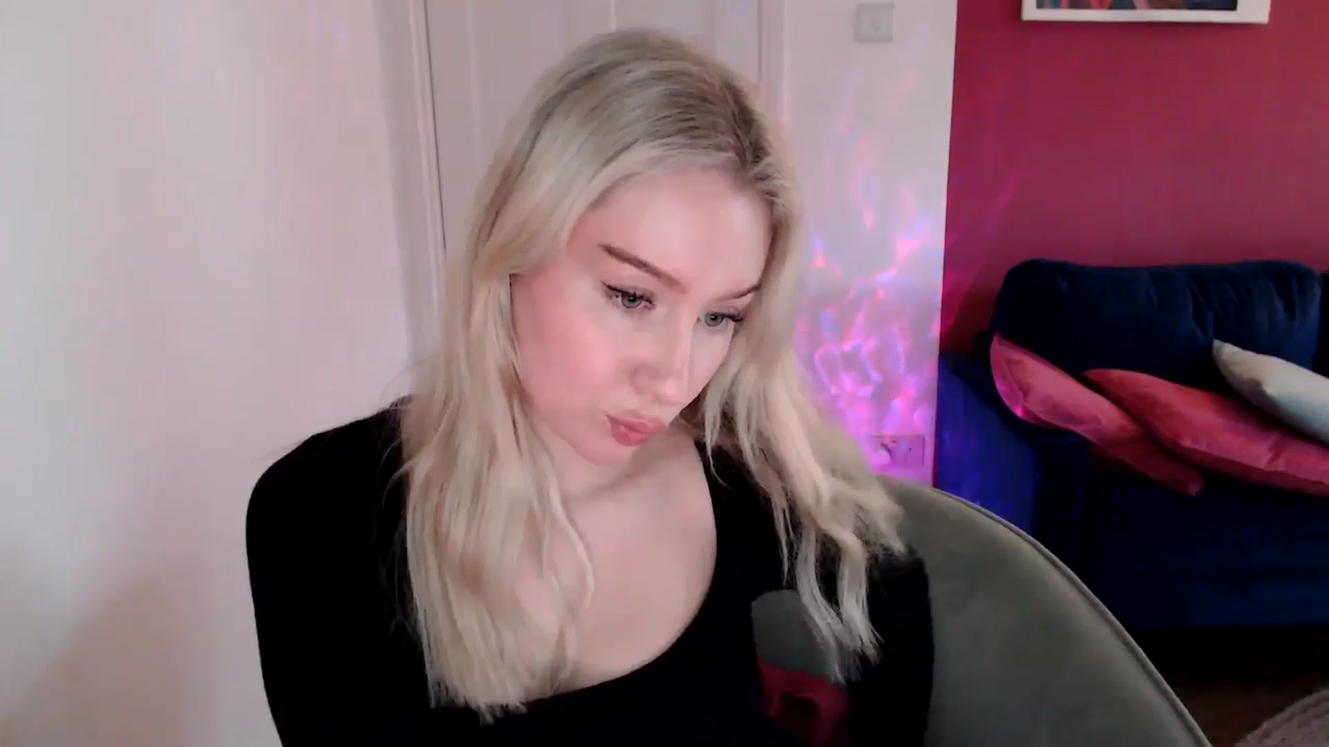 Gallery image thumbnail from PetiteAvax's myfreecams stream on, 12/23/2024, 13:20 image 10 of 20