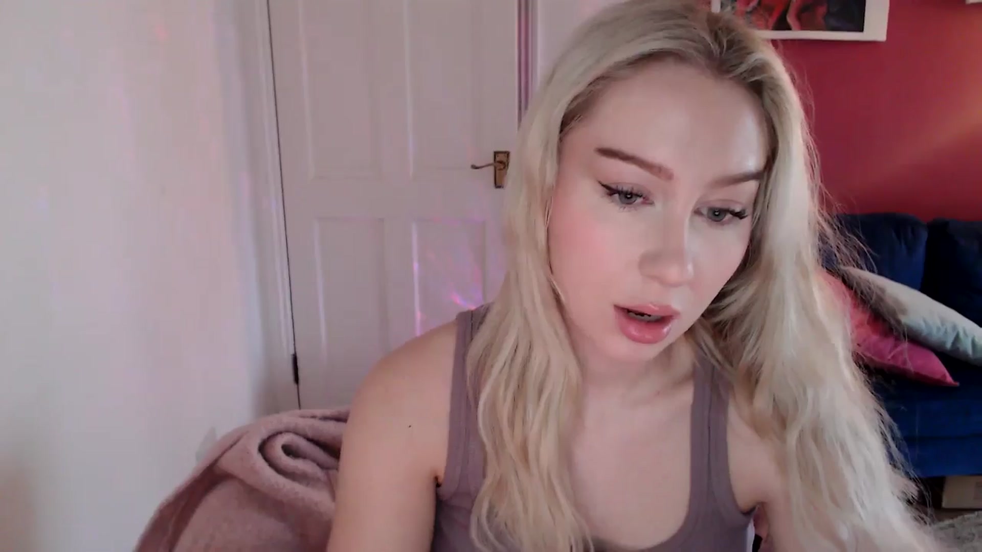 Gallery image thumbnail from PetiteAvax's myfreecams stream on, 12/24/2024, 11:24 image 4 of 20