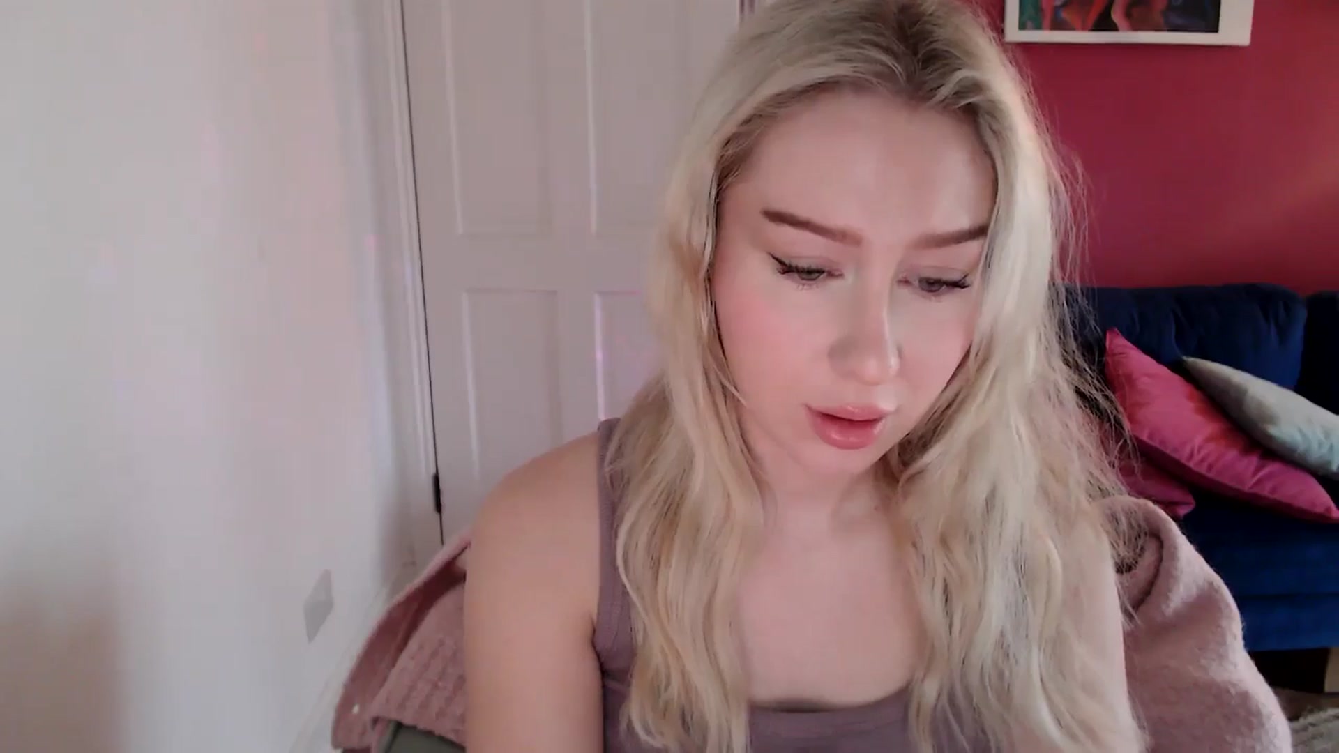 Gallery image thumbnail from PetiteAvax's myfreecams stream on, 12/24/2024, 11:24 image 7 of 20
