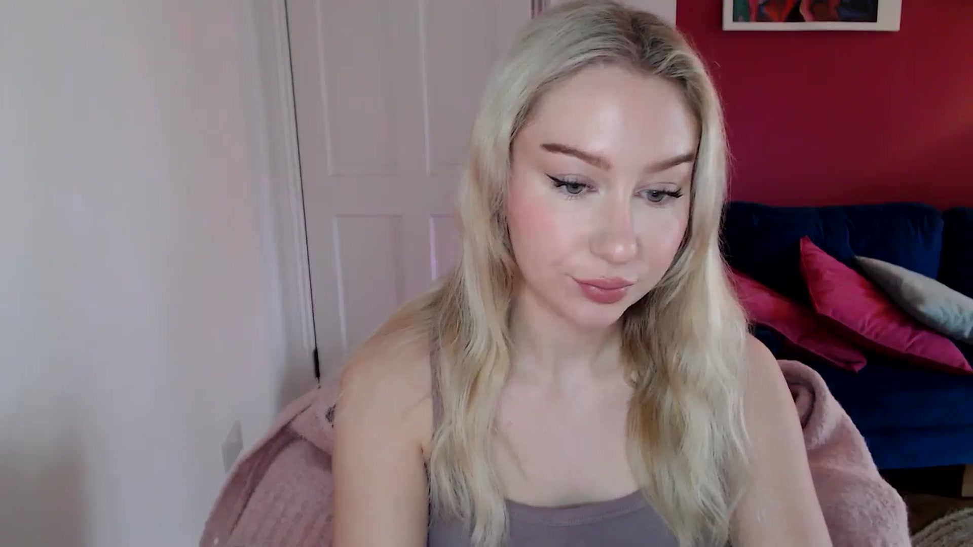 Gallery image thumbnail from PetiteAvax's myfreecams stream on, 12/24/2024, 11:24 image 9 of 20