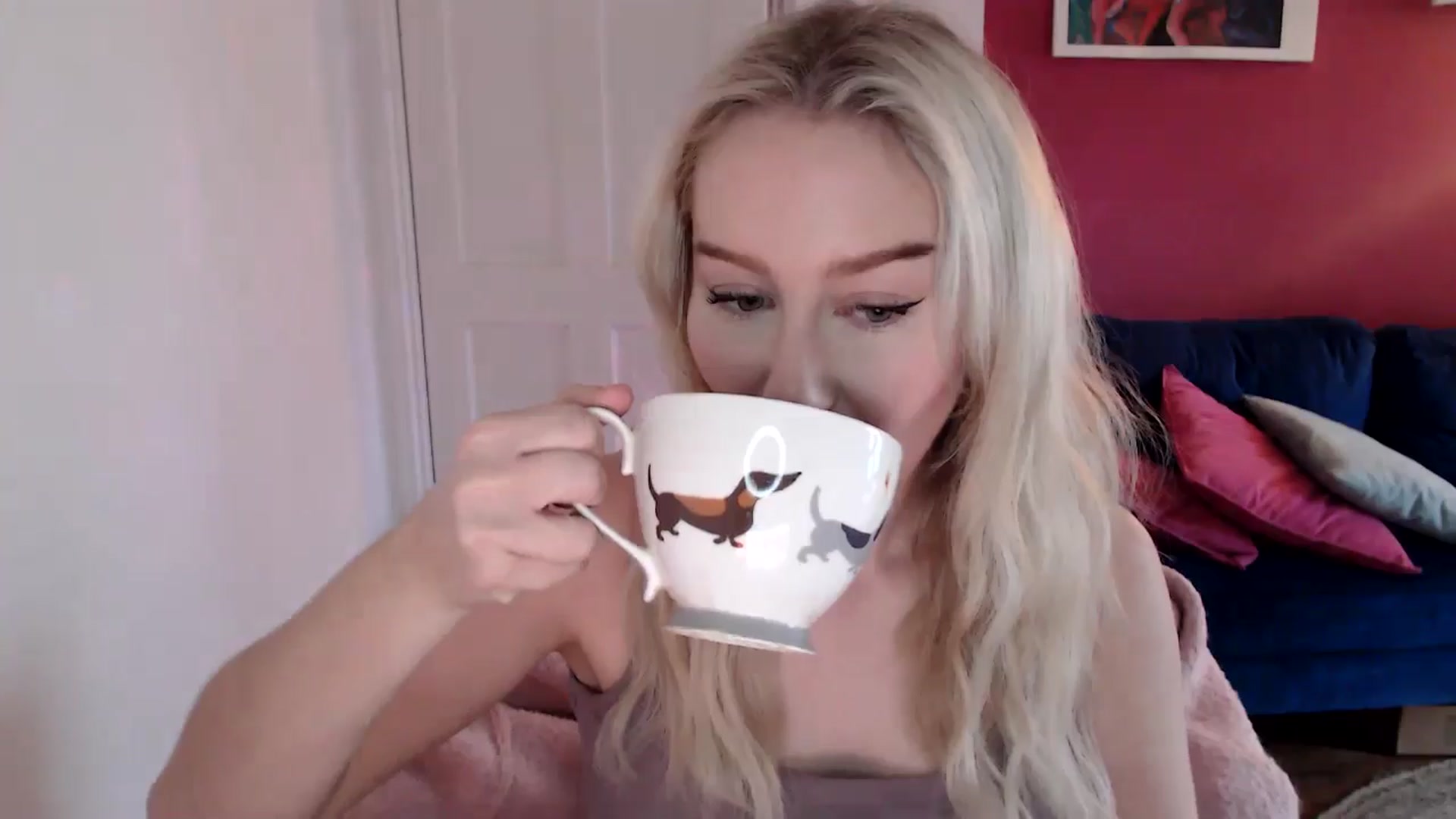 Gallery image thumbnail from PetiteAvax's myfreecams stream on, 12/24/2024, 11:24 image 5 of 20