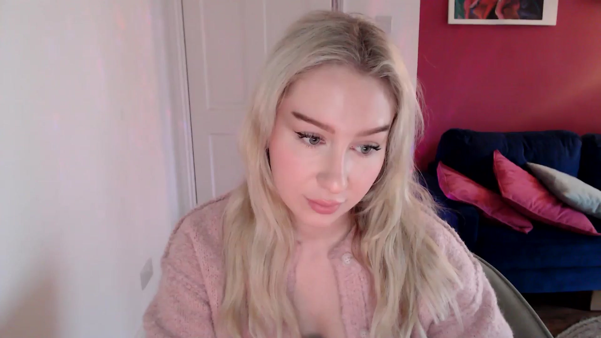 Gallery image thumbnail from PetiteAvax's myfreecams stream on, 12/24/2024, 11:24 image 20 of 20