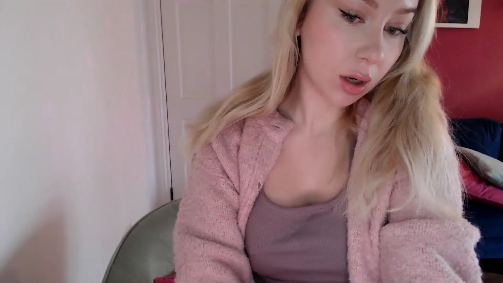 Gallery image thumbnail from PetiteAvax's myfreecams stream on, 12/24/2024, 11:24 image 1 of 20