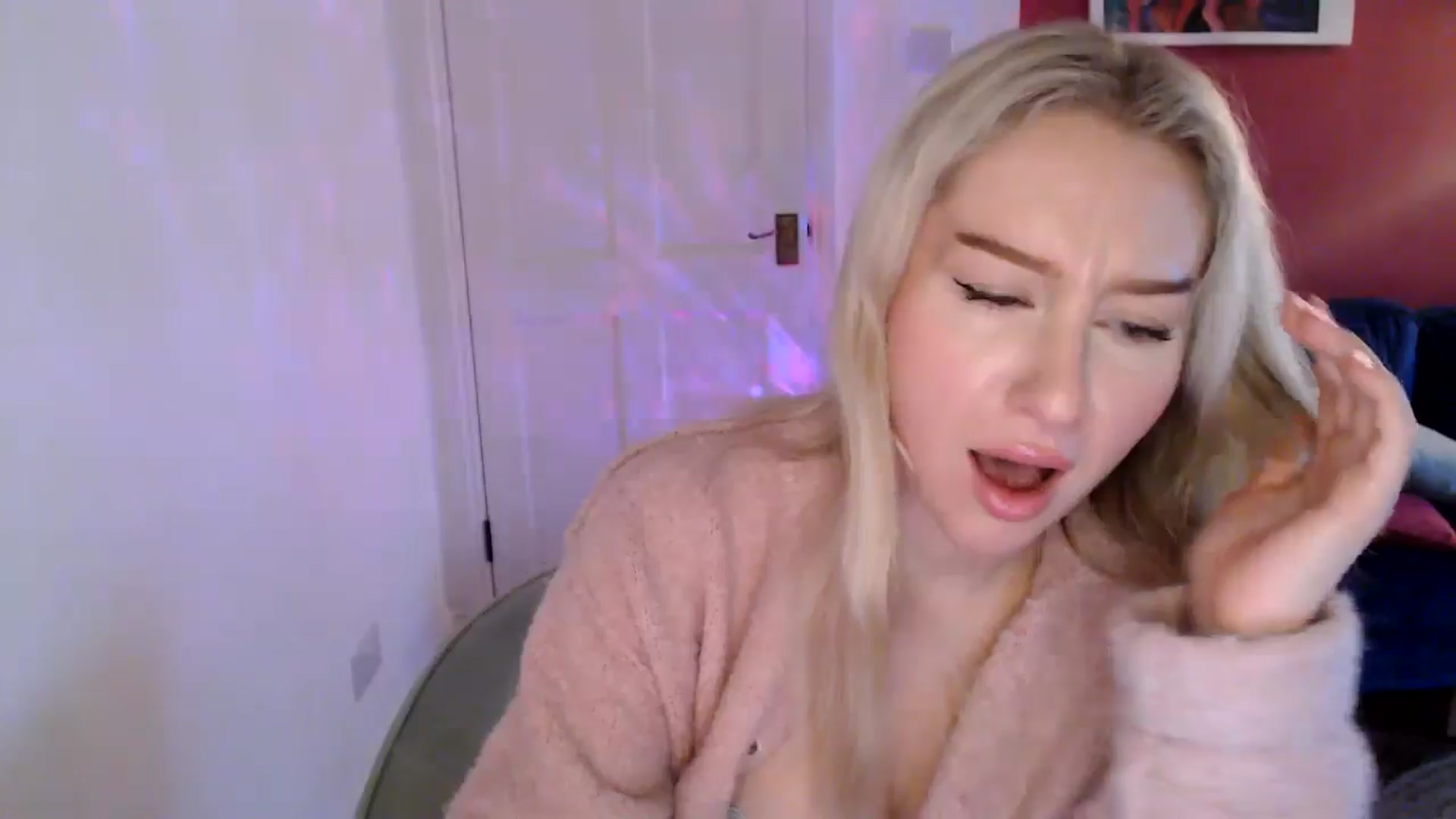 Gallery image thumbnail from PetiteAvax's myfreecams stream on, 12/24/2024, 15:29 image 14 of 20