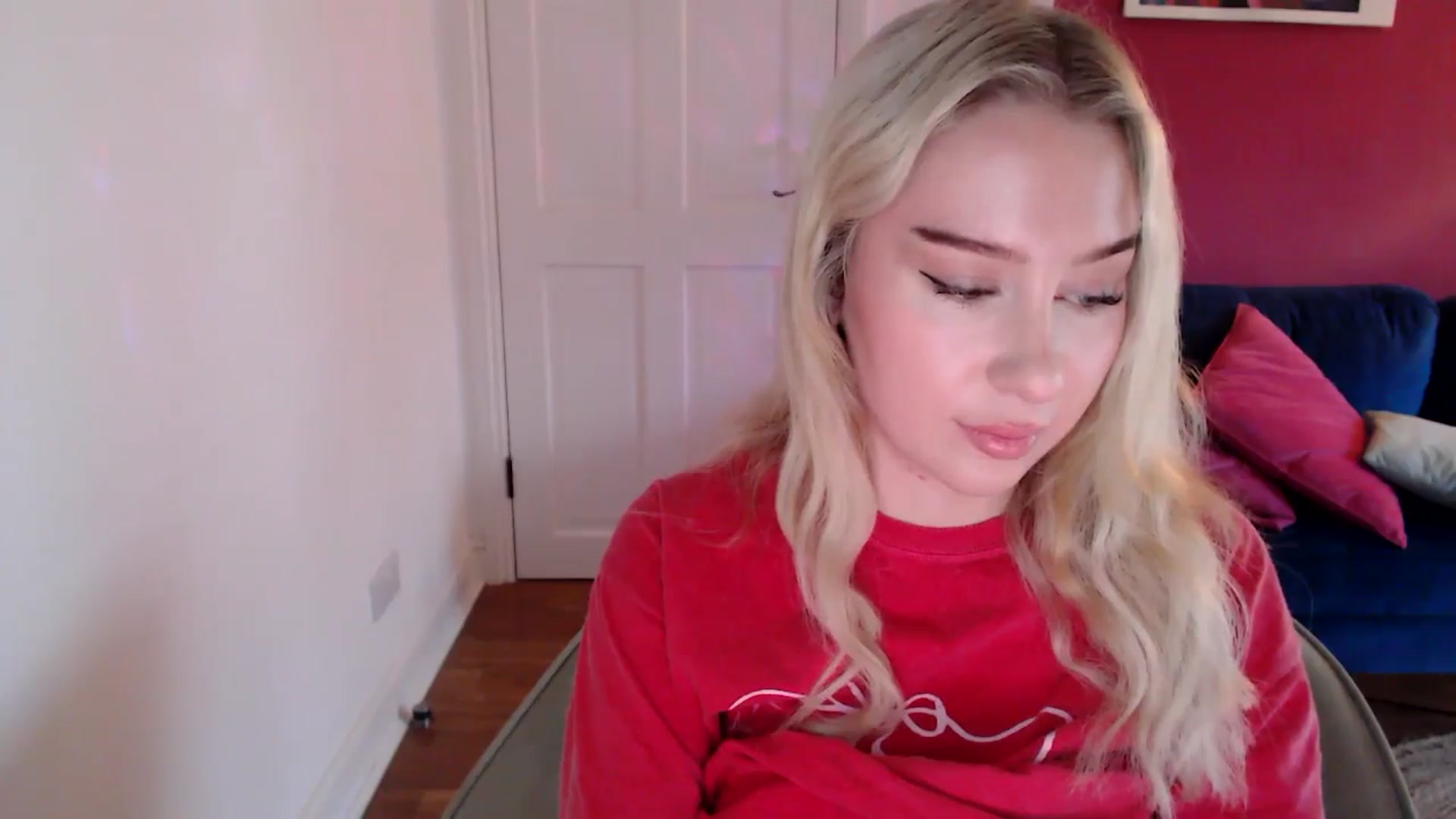Gallery image thumbnail from PetiteAvax's myfreecams stream on, 12/26/2024, 11:02 image 14 of 20