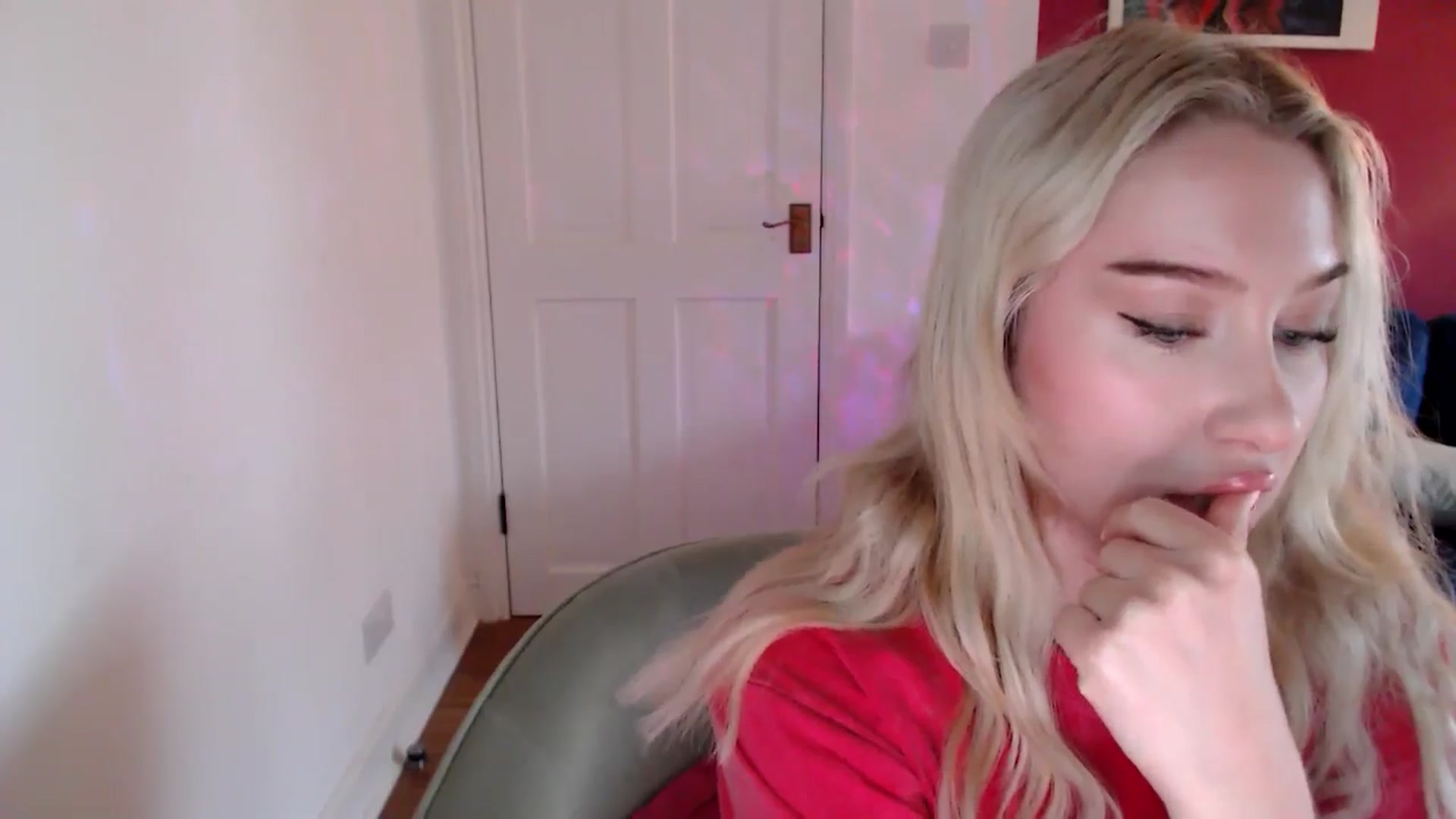 Gallery image thumbnail from PetiteAvax's myfreecams stream on, 12/26/2024, 11:02 image 19 of 20