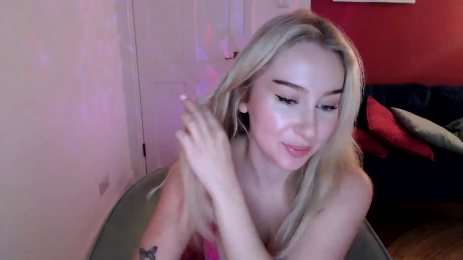 Gallery image thumbnail from PetiteAvax's myfreecams stream on, 12/26/2024, 20:43 image 9 of 20