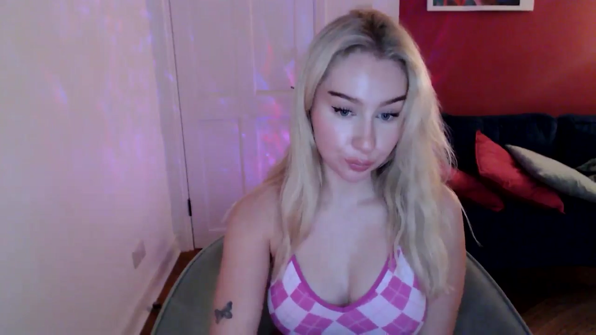 Gallery image thumbnail from PetiteAvax's myfreecams stream on, 12/26/2024, 20:43 image 20 of 20