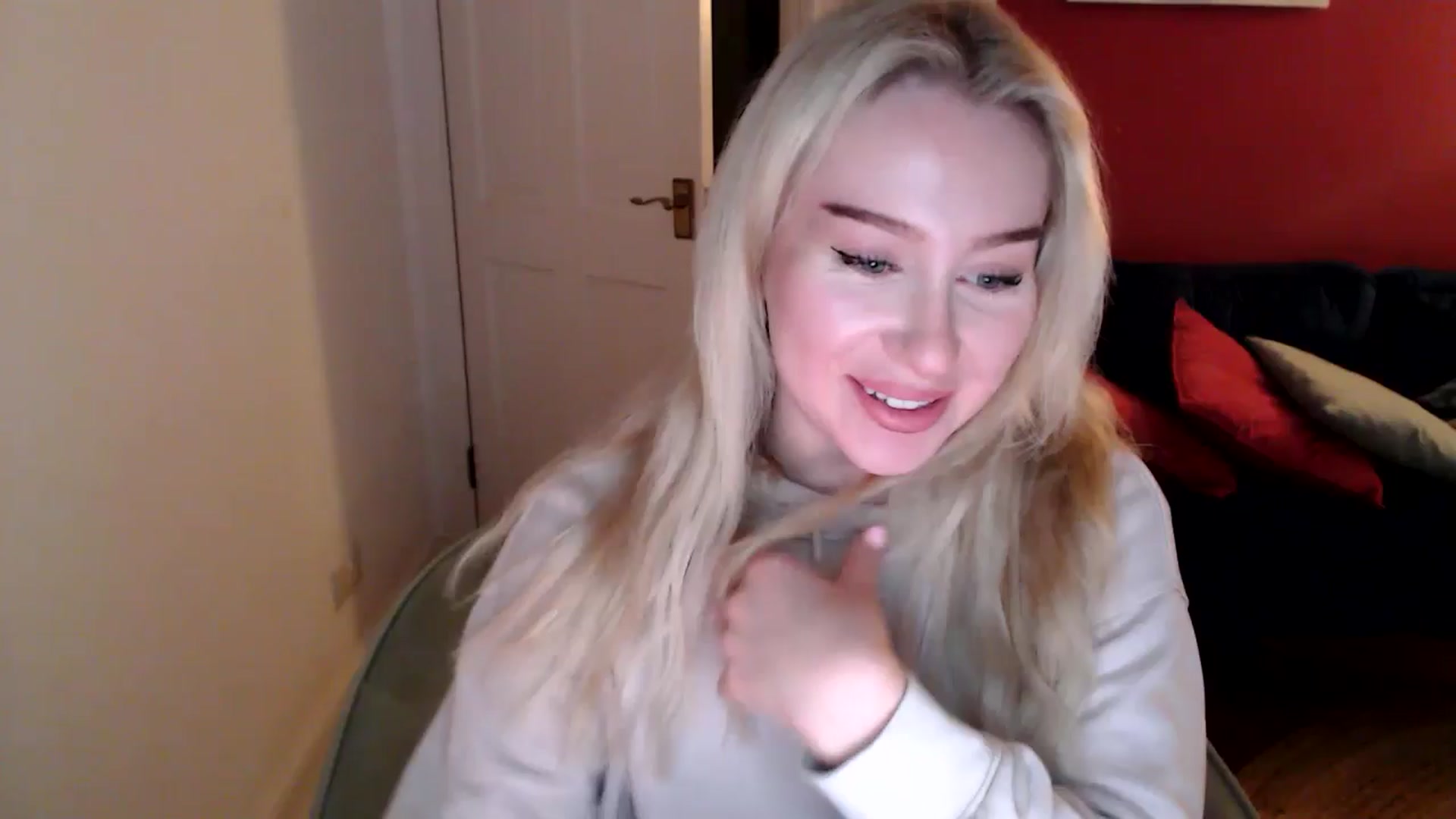 Gallery image thumbnail from PetiteAvax's myfreecams stream on, 12/26/2024, 20:43 image 1 of 20