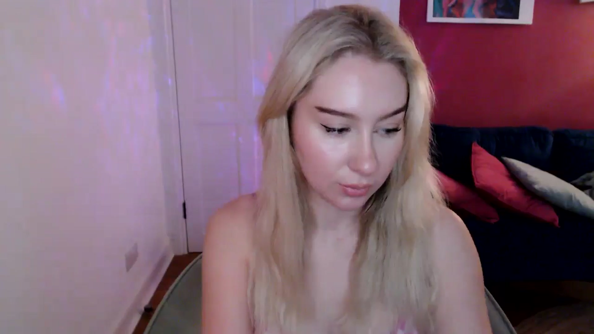 Gallery image thumbnail from PetiteAvax's myfreecams stream on, 12/26/2024, 21:17 image 17 of 20