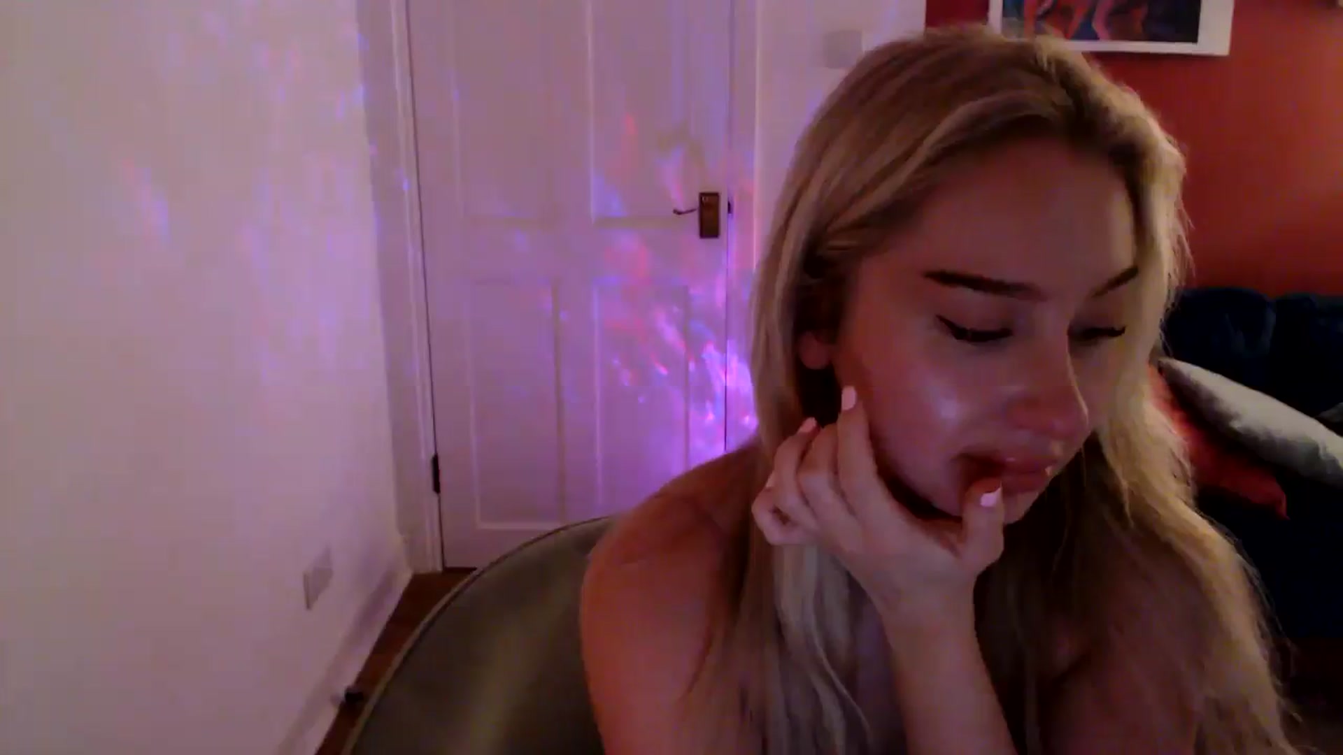 Gallery image thumbnail from PetiteAvax's myfreecams stream on, 12/26/2024, 21:17 image 20 of 20
