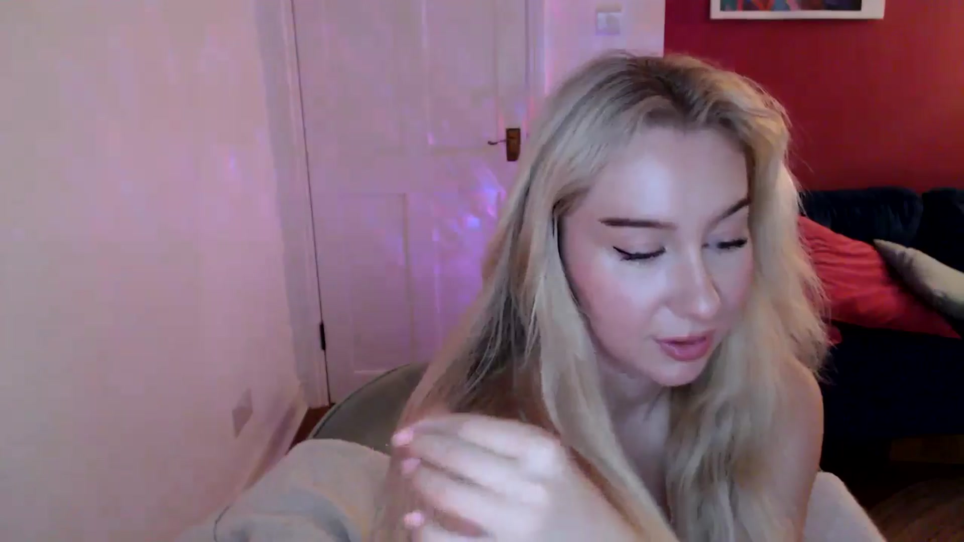 Gallery image thumbnail from PetiteAvax's myfreecams stream on, 12/27/2024, 19:48 image 16 of 20