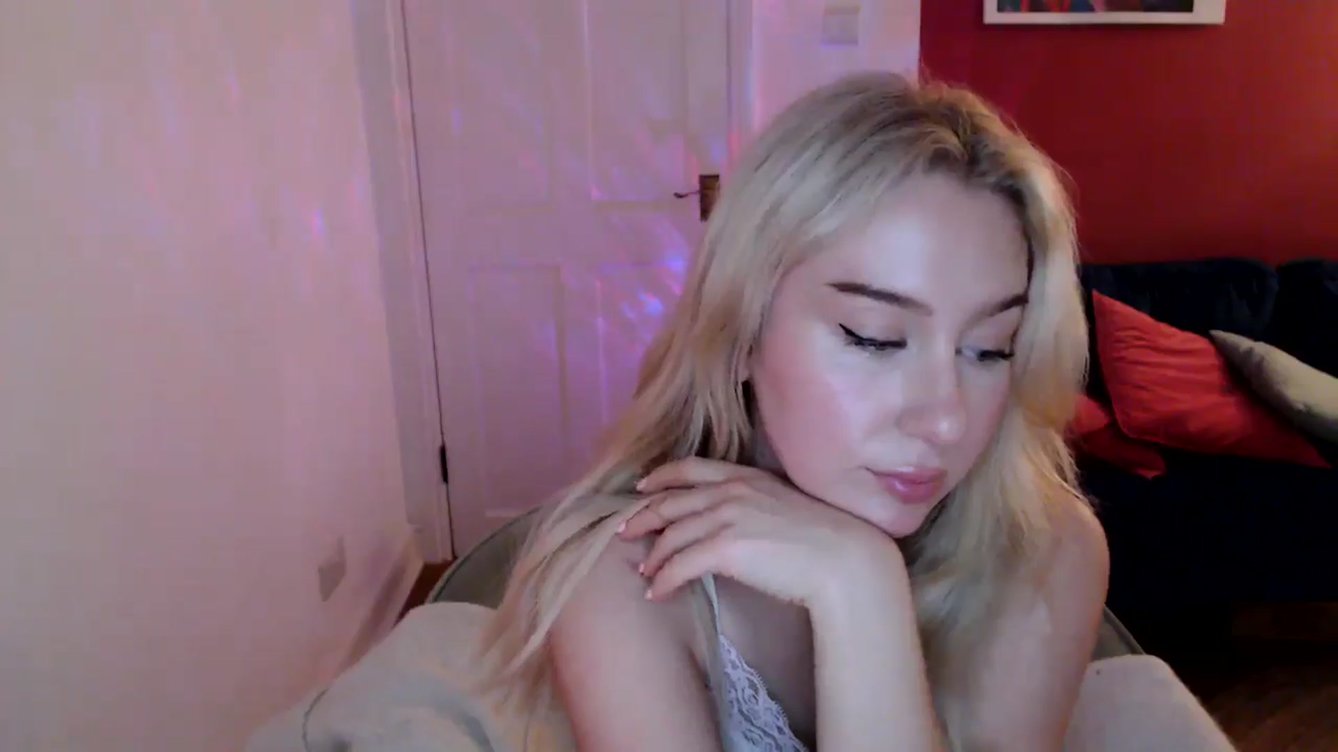 Gallery image thumbnail from PetiteAvax's myfreecams stream on, 12/27/2024, 19:48 image 20 of 20