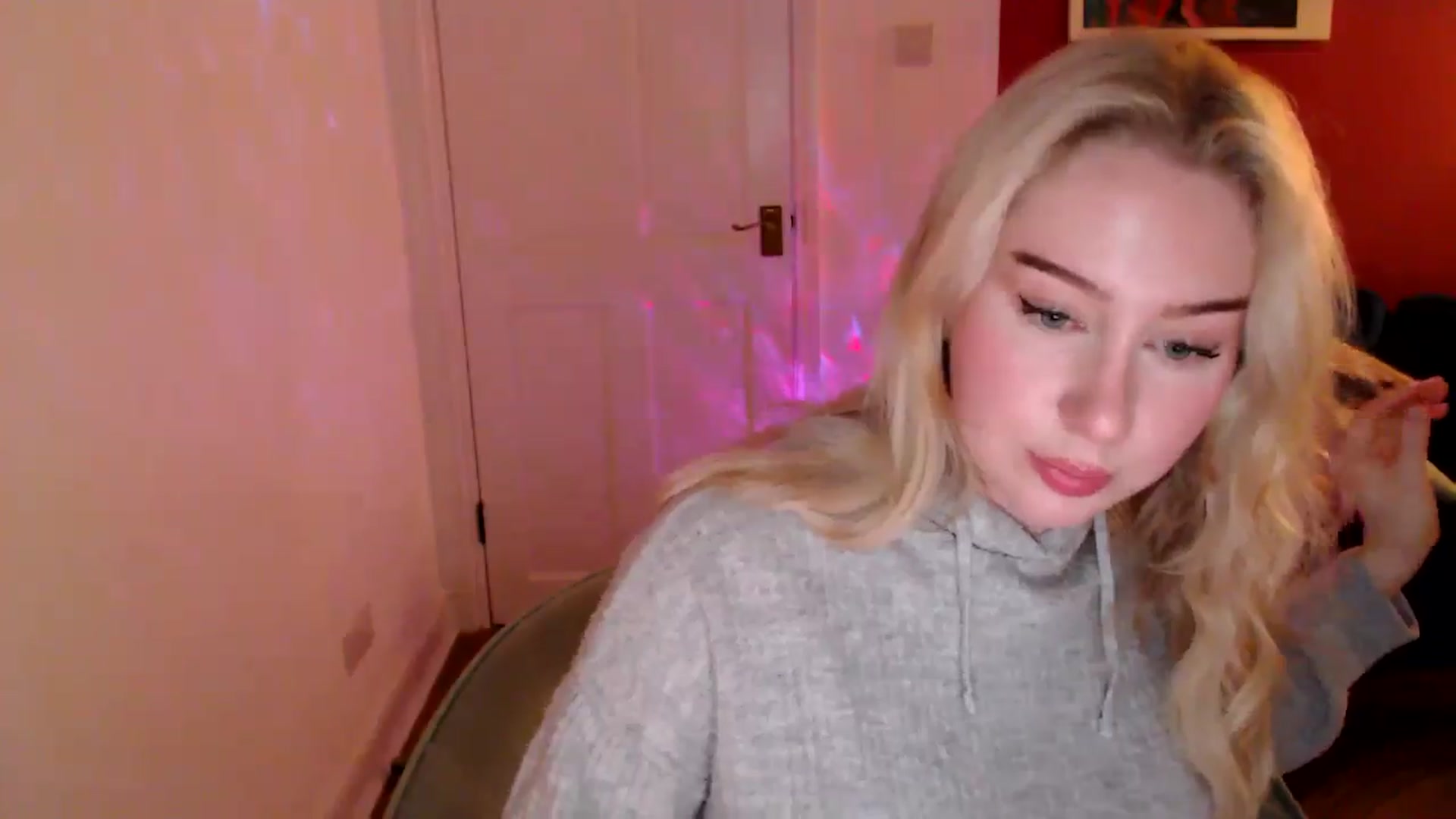 Gallery image thumbnail from PetiteAvax's myfreecams stream on, 12/28/2024, 22:21 image 10 of 20