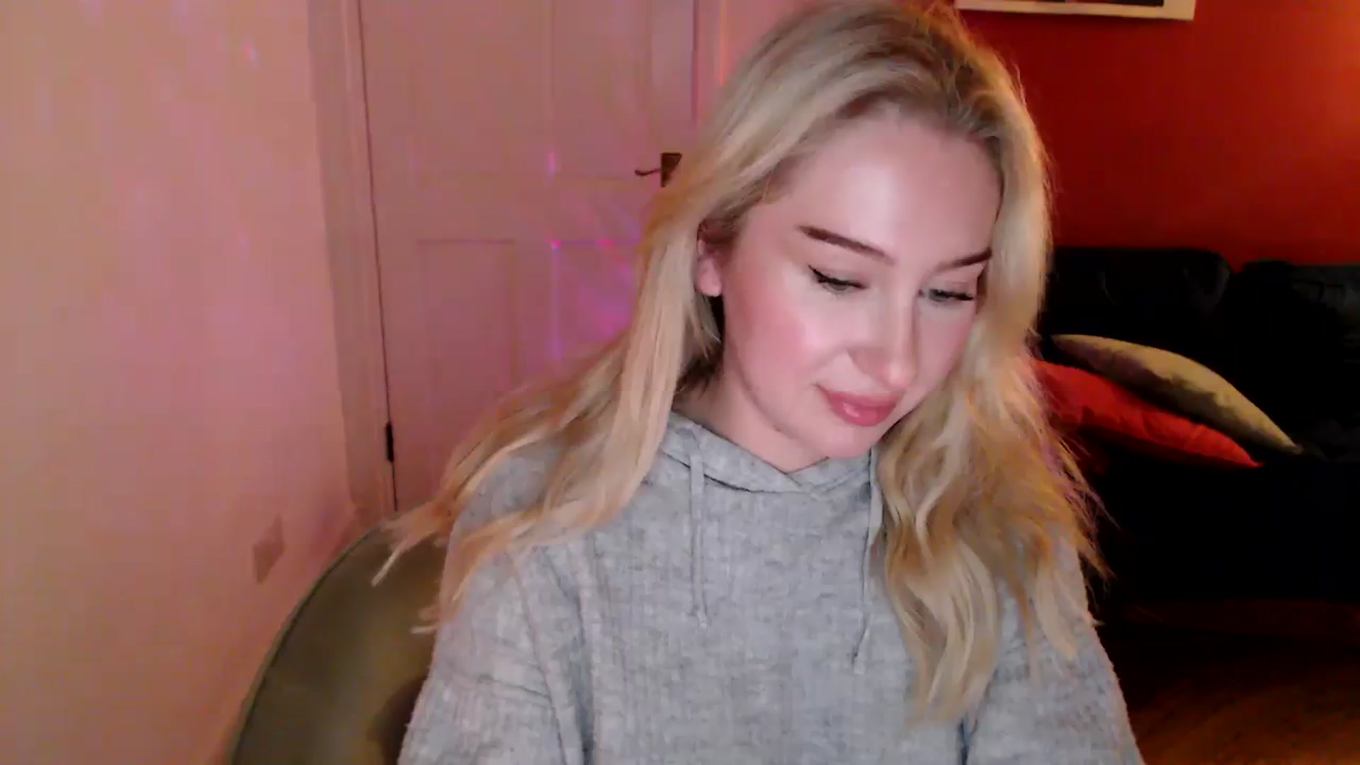 Gallery image thumbnail from PetiteAvax's myfreecams stream on, 12/28/2024, 22:21 image 17 of 20