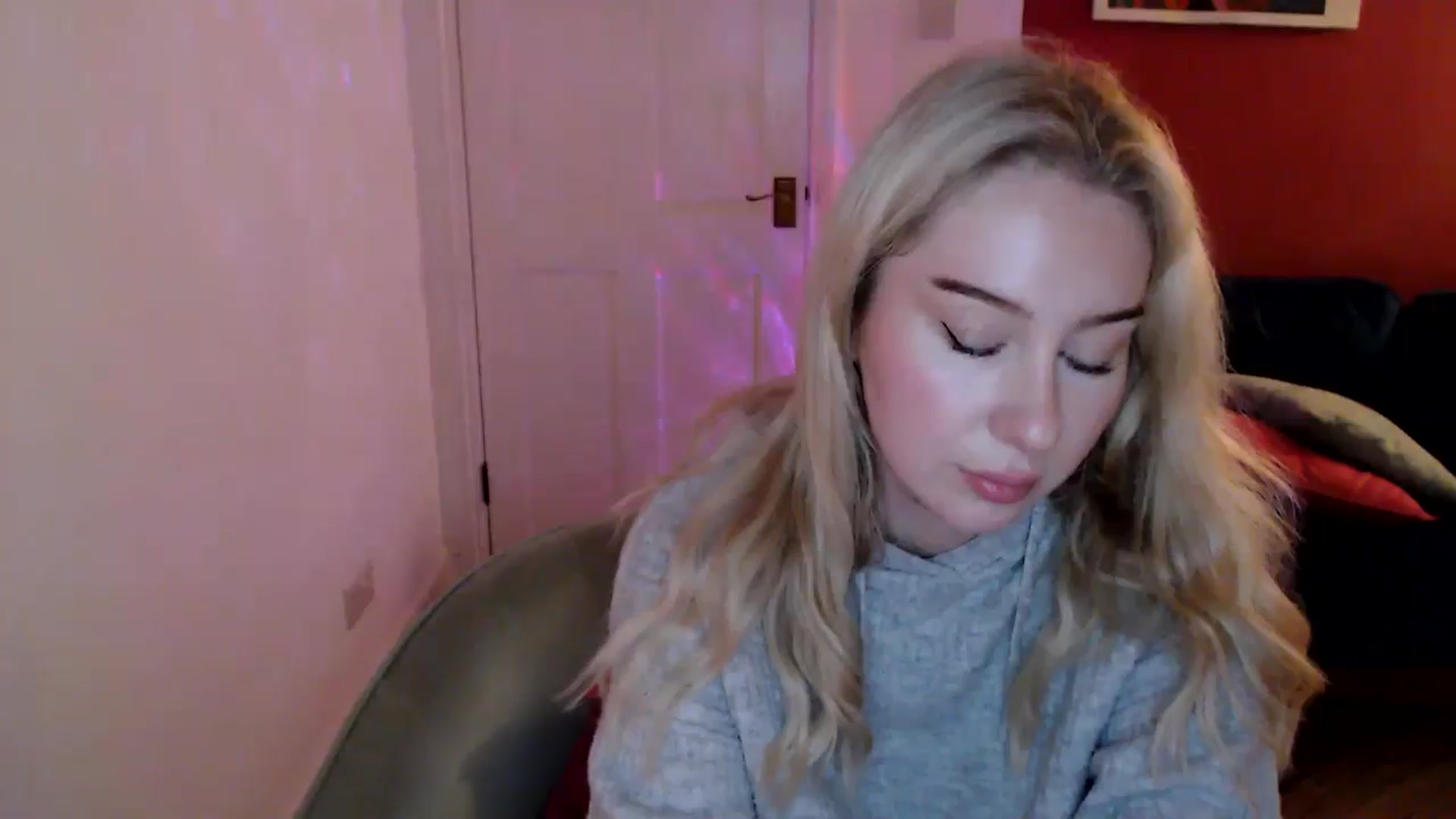 Gallery image thumbnail from PetiteAvax's myfreecams stream on, 12/28/2024, 22:21 image 18 of 20
