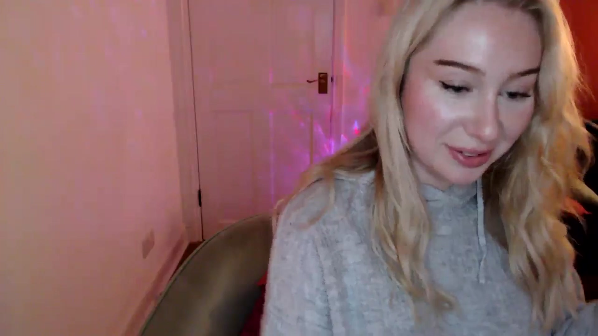 Gallery image thumbnail from PetiteAvax's myfreecams stream on, 12/28/2024, 22:21 image 19 of 20