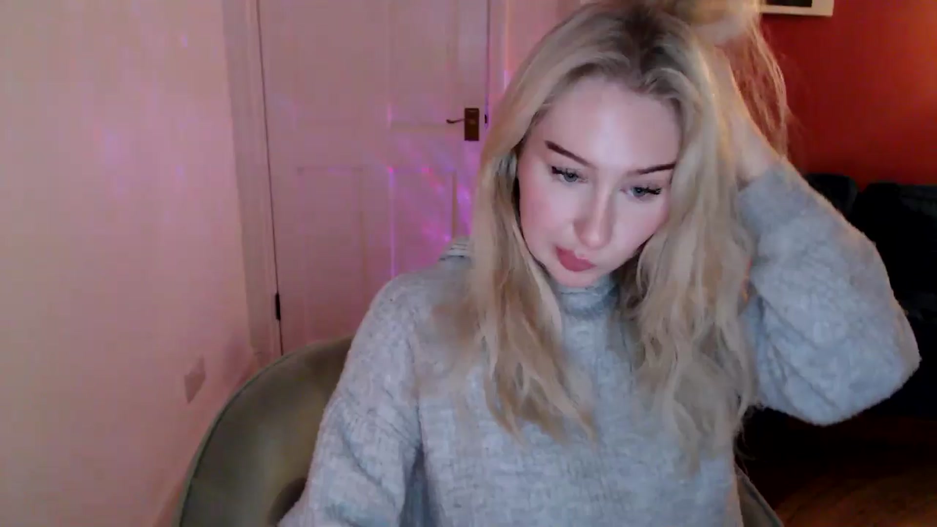 Gallery image thumbnail from PetiteAvax's myfreecams stream on, 12/28/2024, 22:21 image 15 of 20