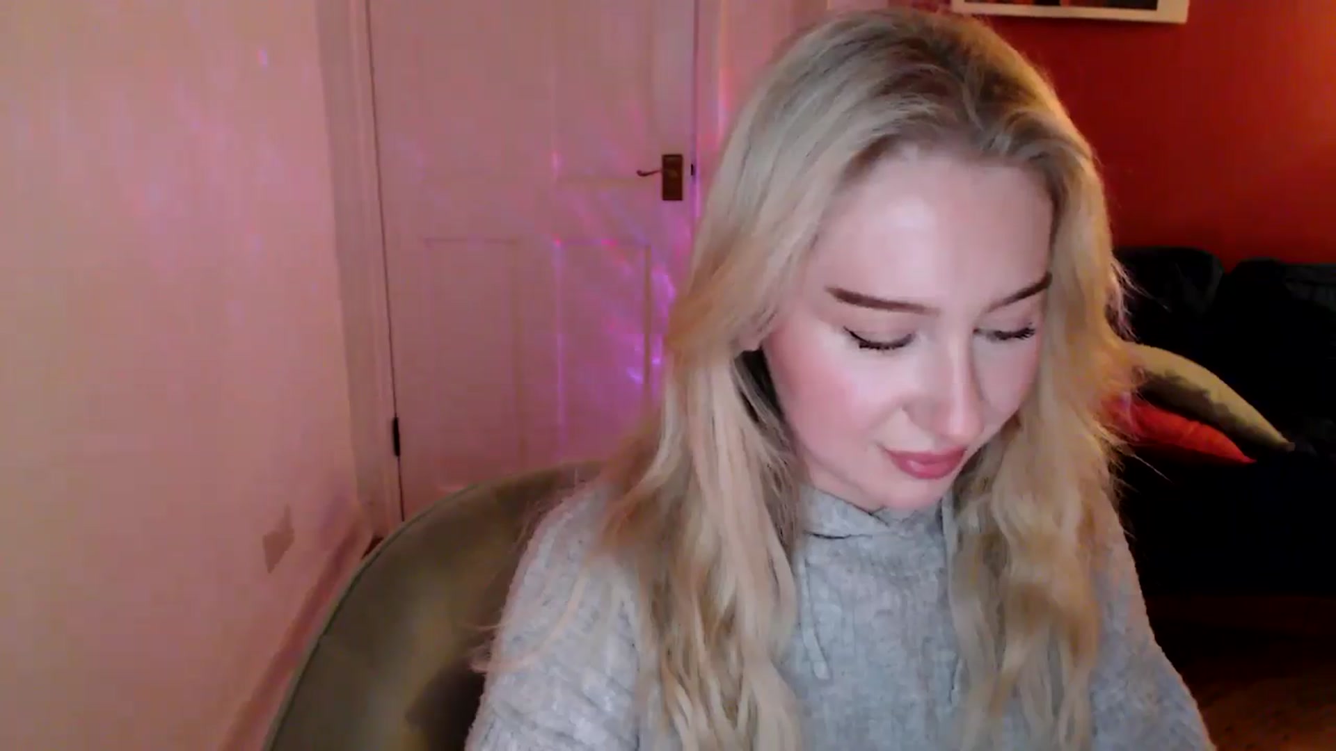 Gallery image thumbnail from PetiteAvax's myfreecams stream on, 12/28/2024, 22:21 image 14 of 20
