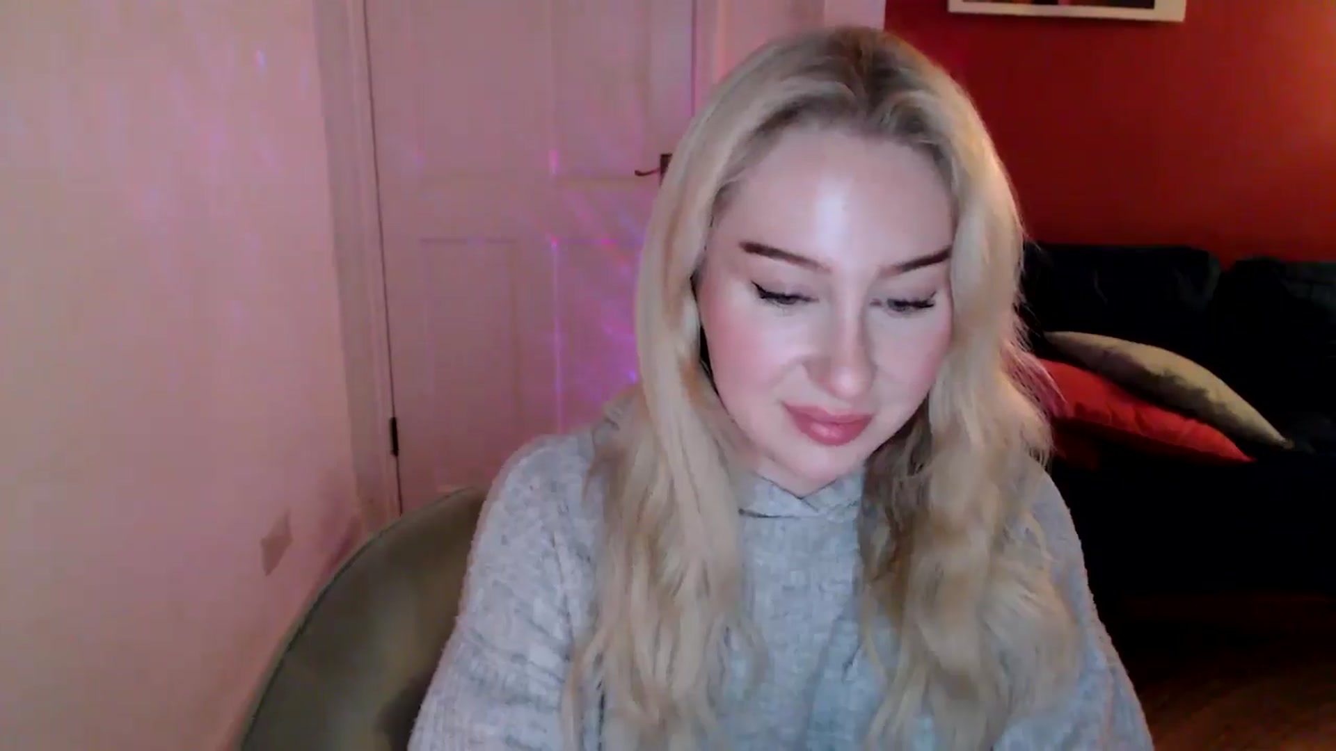 Gallery image thumbnail from PetiteAvax's myfreecams stream on, 12/28/2024, 22:21 image 13 of 20