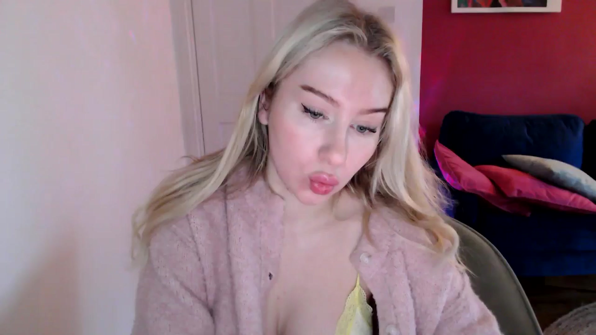 Gallery image thumbnail from PetiteAvax's myfreecams stream on, 12/29/2024, 10:05 image 15 of 20