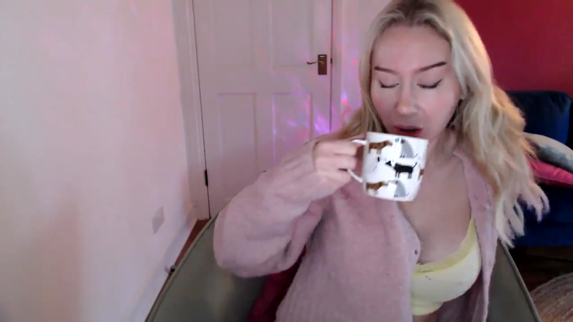 Gallery image thumbnail from PetiteAvax's myfreecams stream on, 12/29/2024, 10:05 image 8 of 20