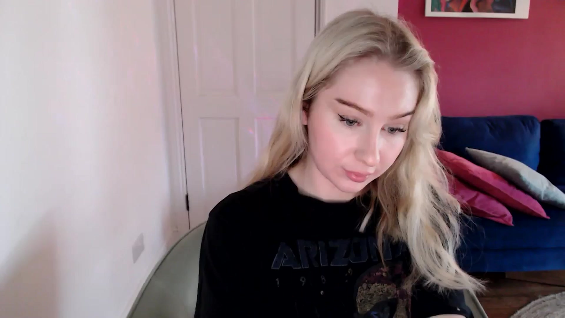 Gallery image thumbnail from PetiteAvax's myfreecams stream on, 12/30/2024, 12:11 image 6 of 20