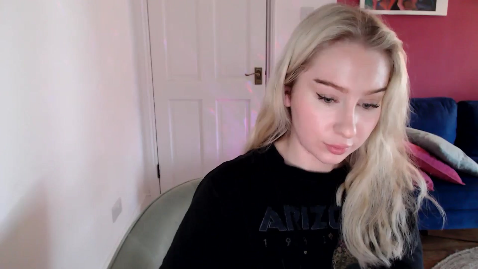 Gallery image thumbnail from PetiteAvax's myfreecams stream on, 12/30/2024, 12:11 image 9 of 20