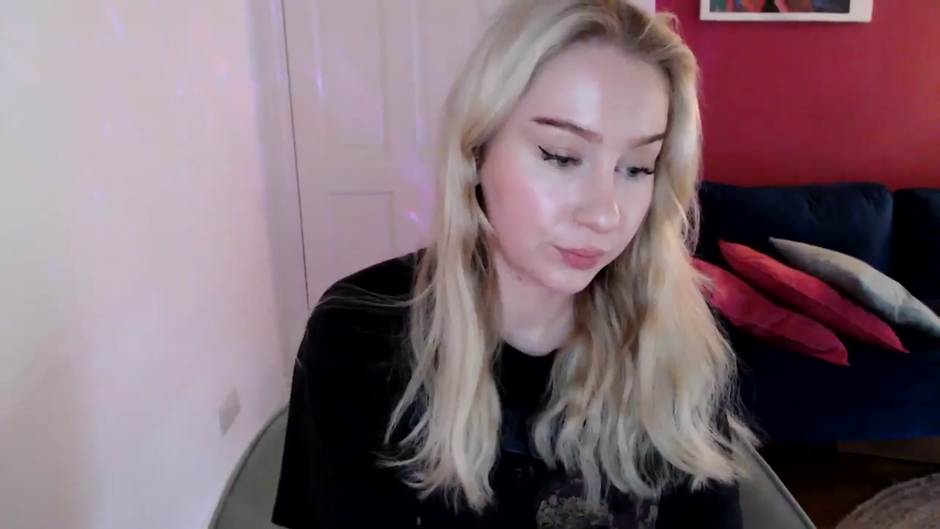 Gallery image thumbnail from PetiteAvax's myfreecams stream on, 12/30/2024, 12:53 image 18 of 20