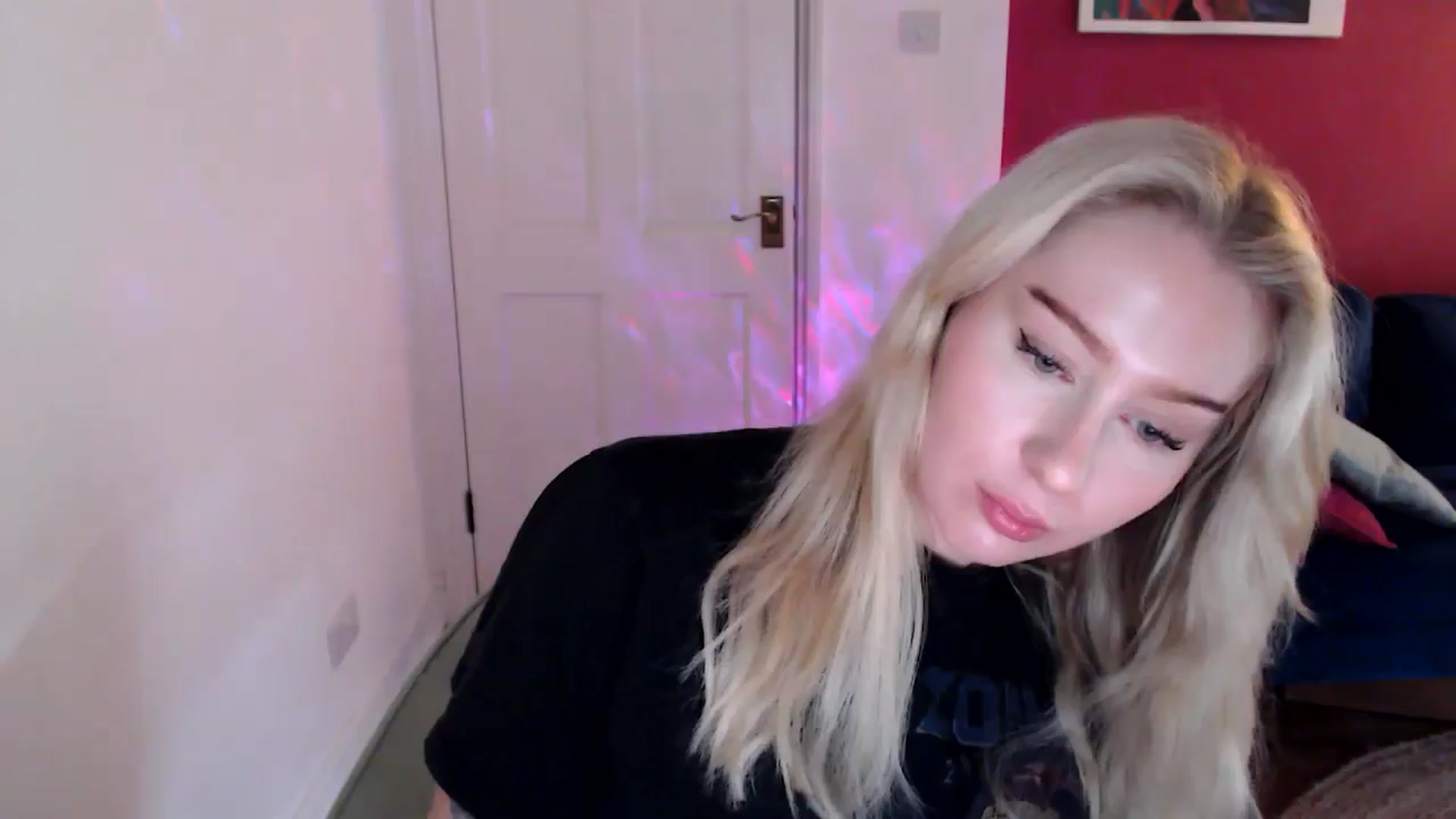 Gallery image thumbnail from PetiteAvax's myfreecams stream on, 12/30/2024, 12:53 image 6 of 20