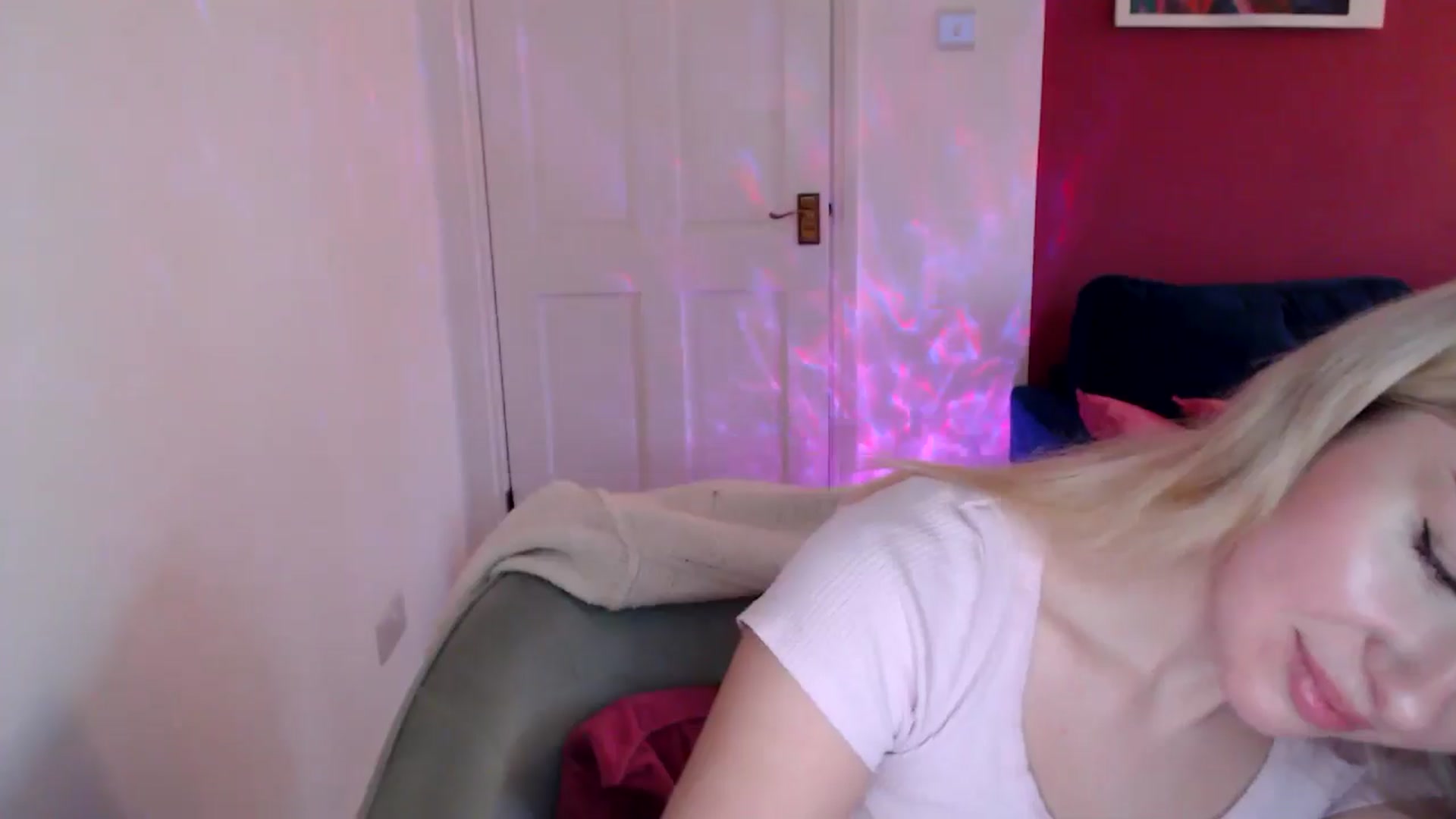 Gallery image thumbnail from PetiteAvax's myfreecams stream on, 12/30/2024, 15:28 image 16 of 20