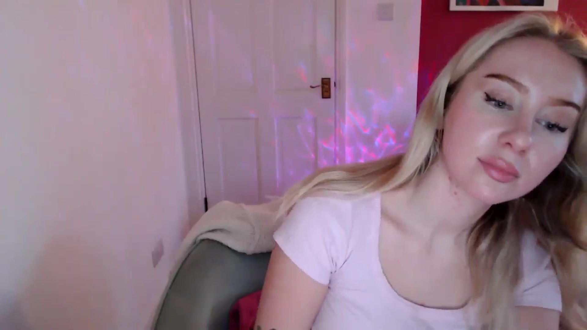 Gallery image thumbnail from PetiteAvax's myfreecams stream on, 12/30/2024, 15:28 image 17 of 20