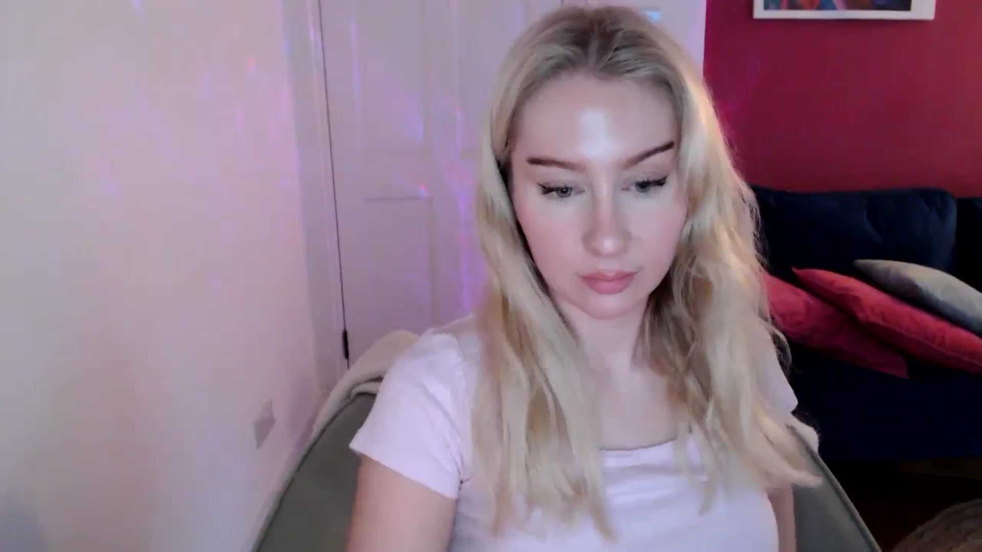 Gallery image thumbnail from PetiteAvax's myfreecams stream on, 12/30/2024, 15:28 image 12 of 20