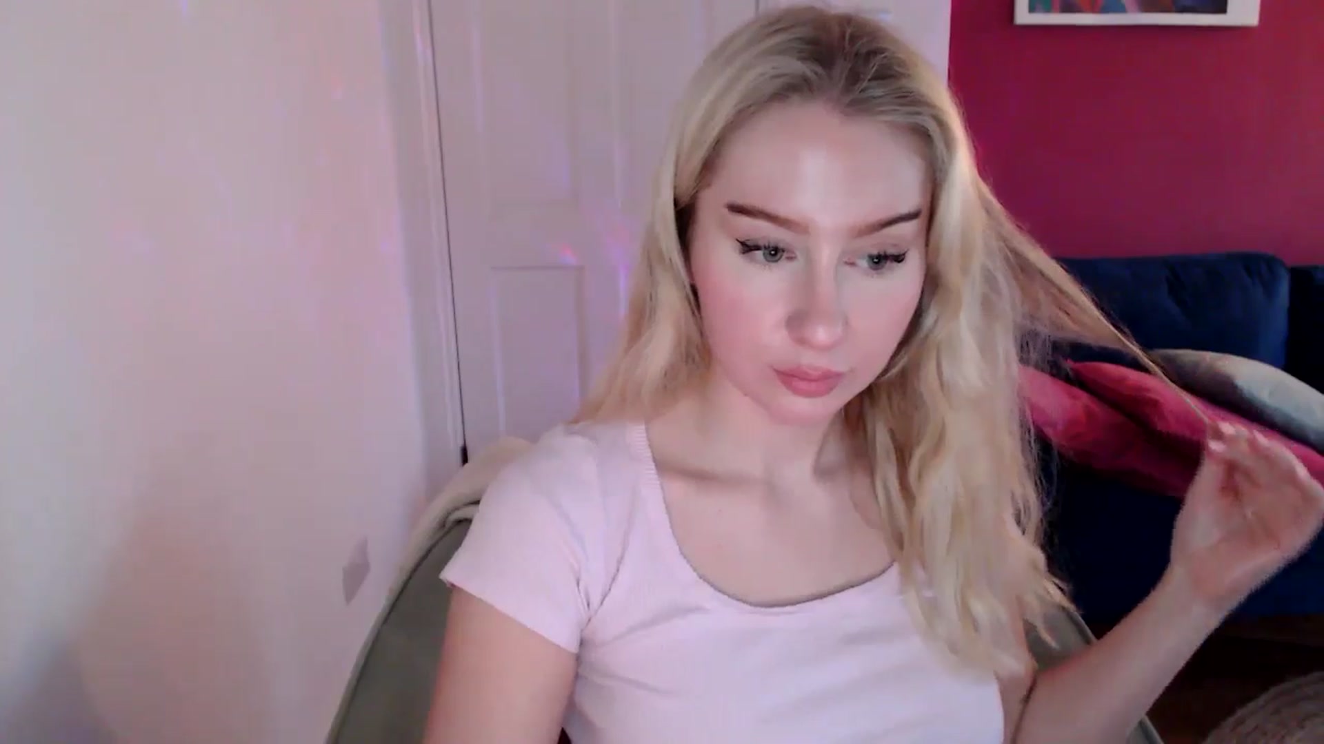Gallery image thumbnail from PetiteAvax's myfreecams stream on, 12/30/2024, 15:28 image 15 of 20