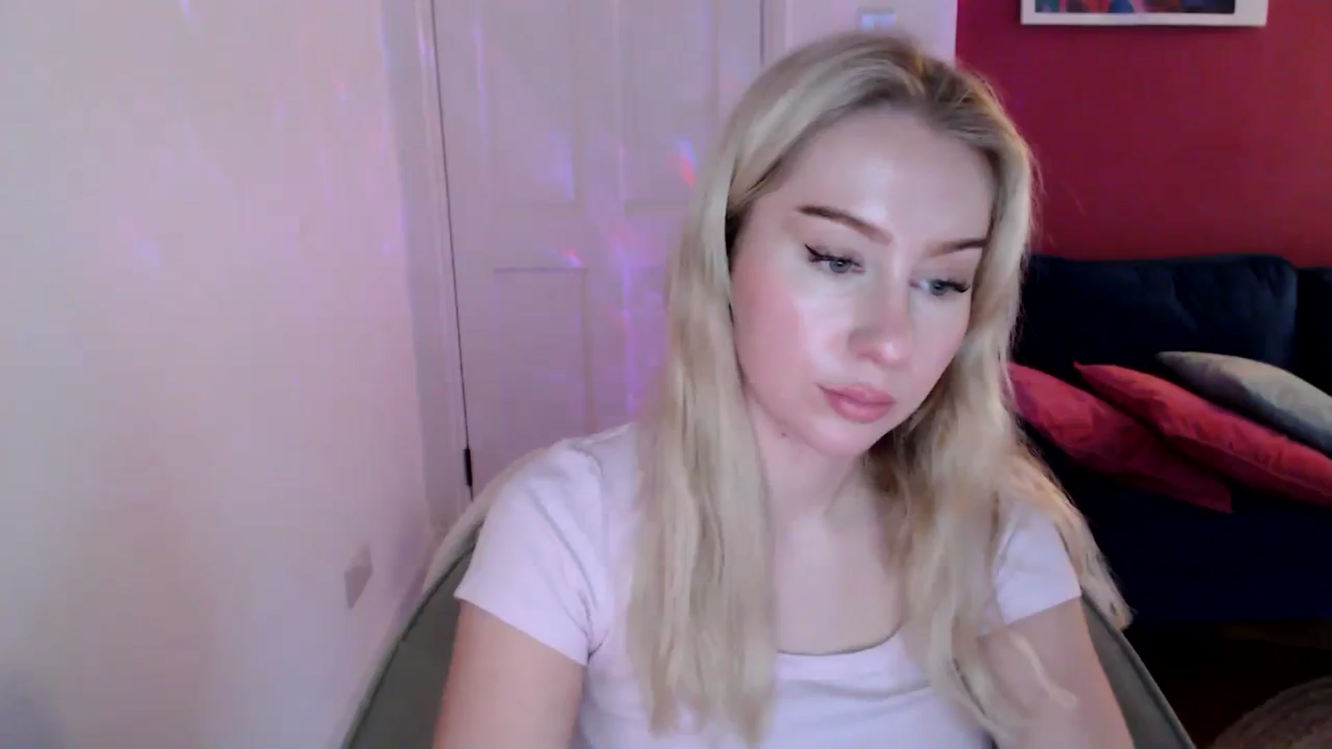 Gallery image thumbnail from PetiteAvax's myfreecams stream on, 12/30/2024, 15:28 image 13 of 20