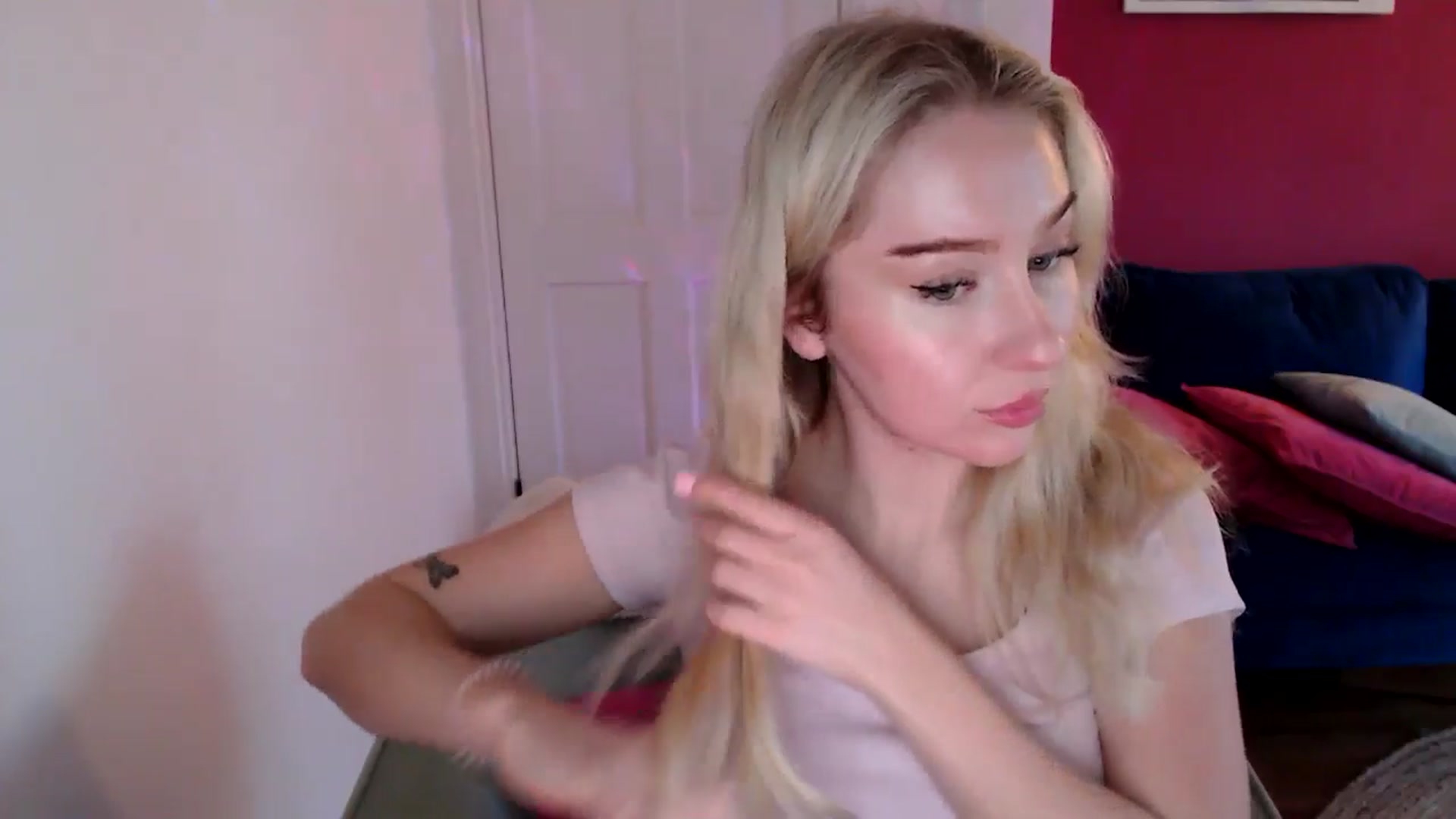 Gallery image thumbnail from PetiteAvax's myfreecams stream on, 12/30/2024, 15:28 image 7 of 20